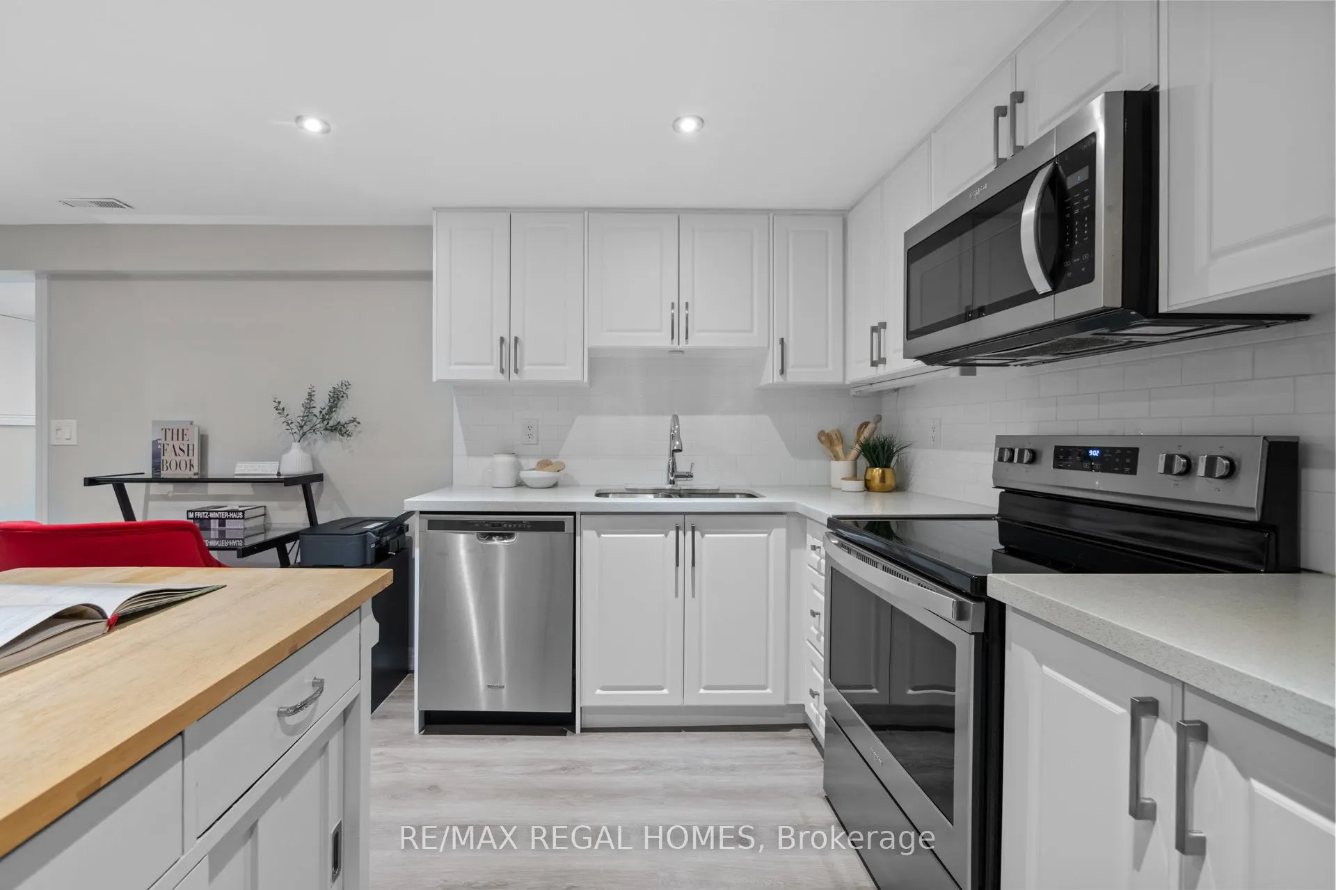 635 Capilano Crescent