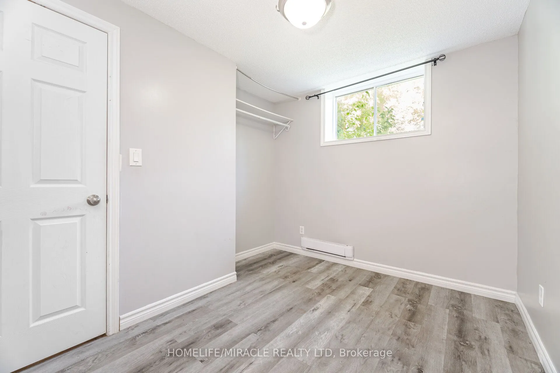 230 Taunton Road W