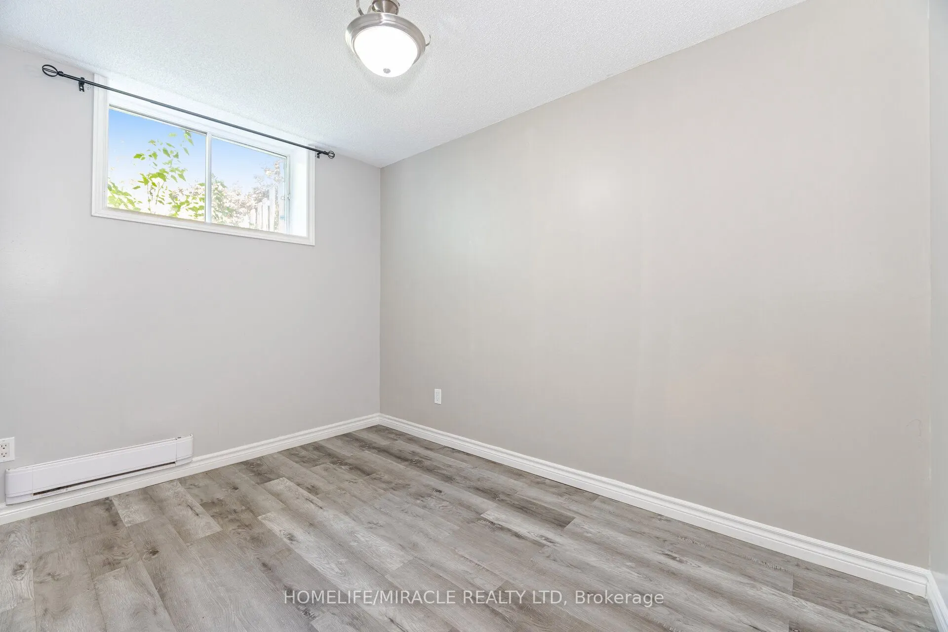 230 Taunton Road W