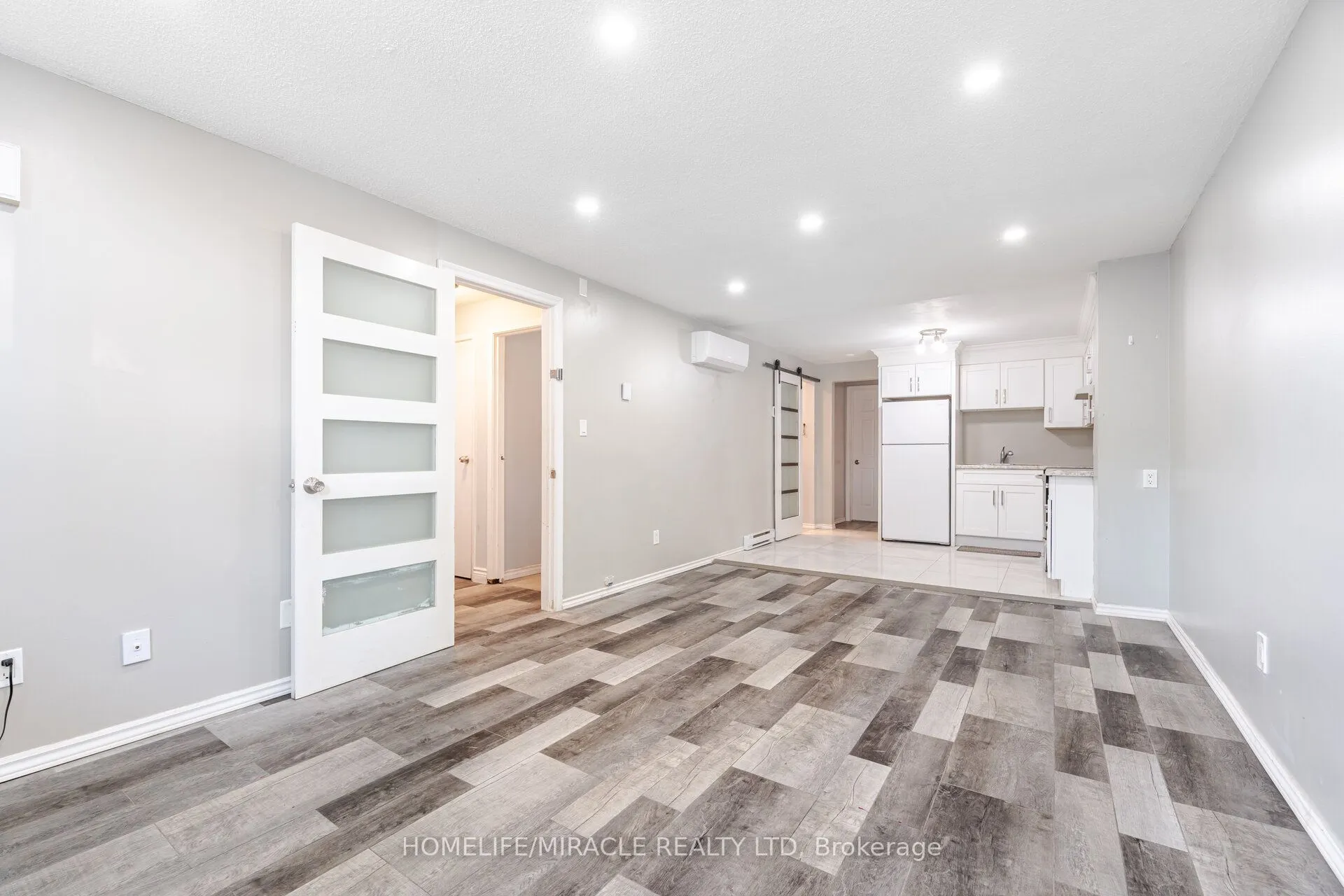 230 Taunton Road W