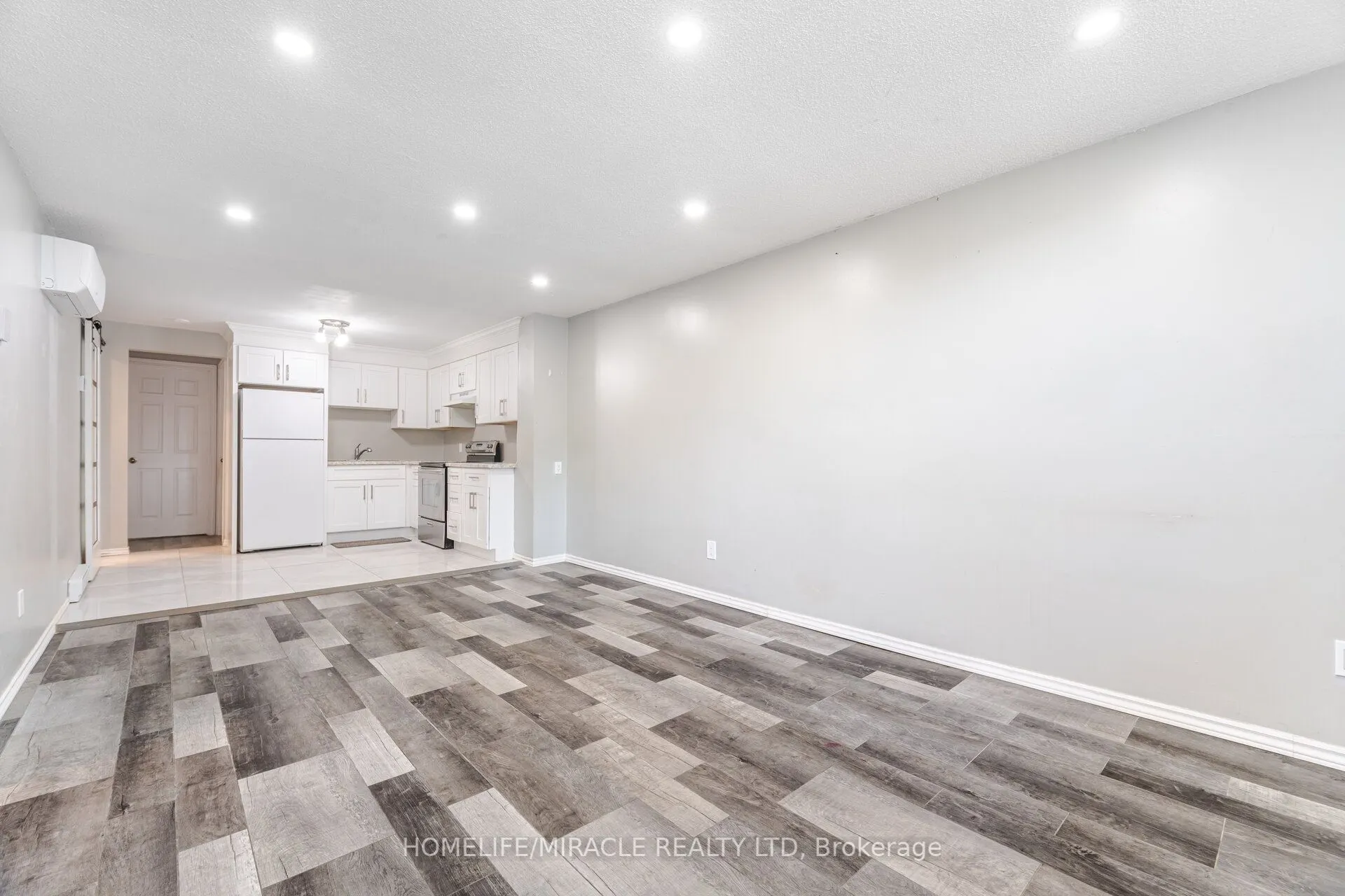 230 Taunton Road W