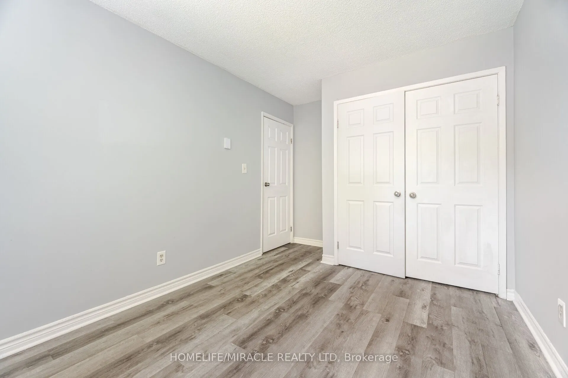 230 Taunton Road W