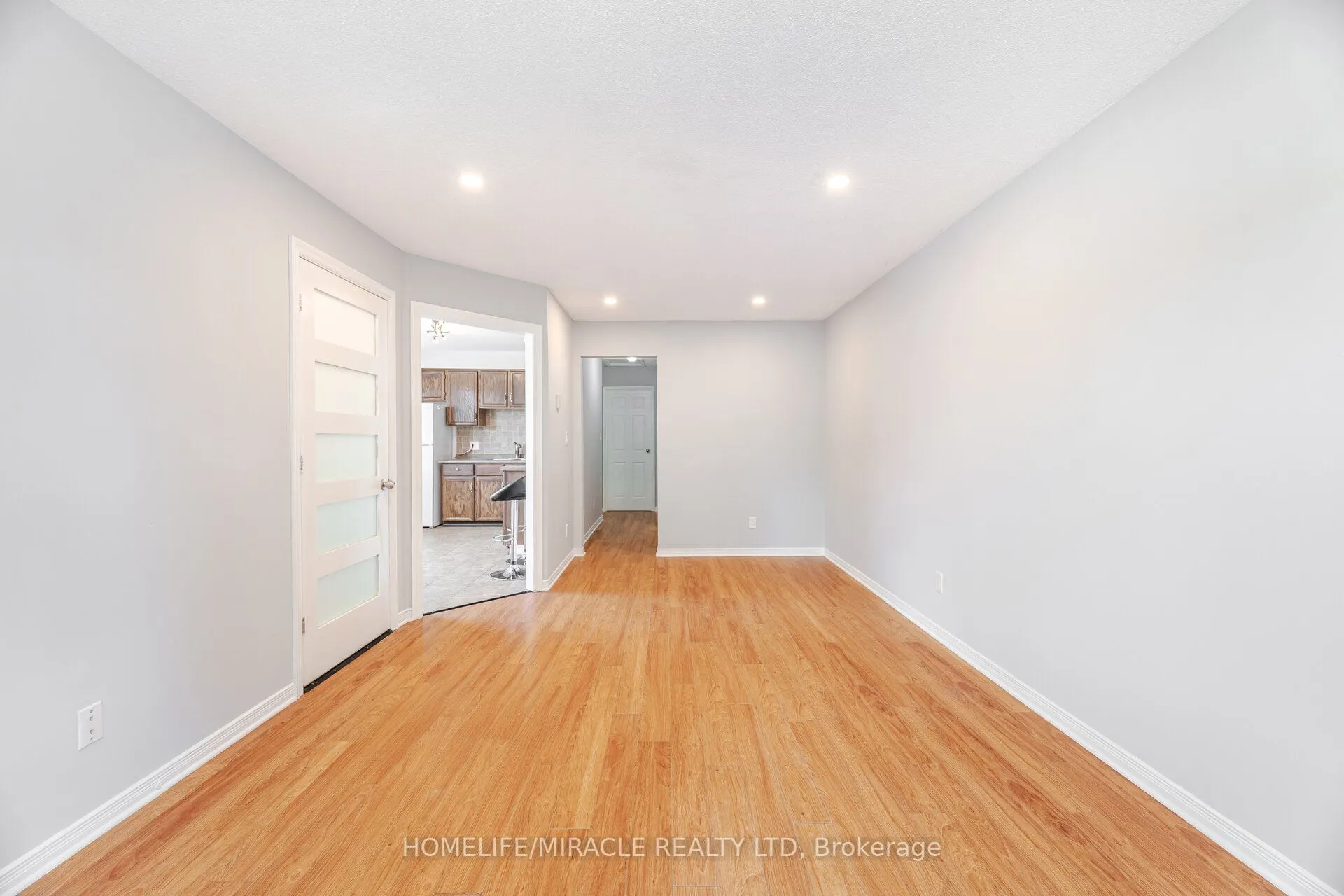 230 Taunton Road W