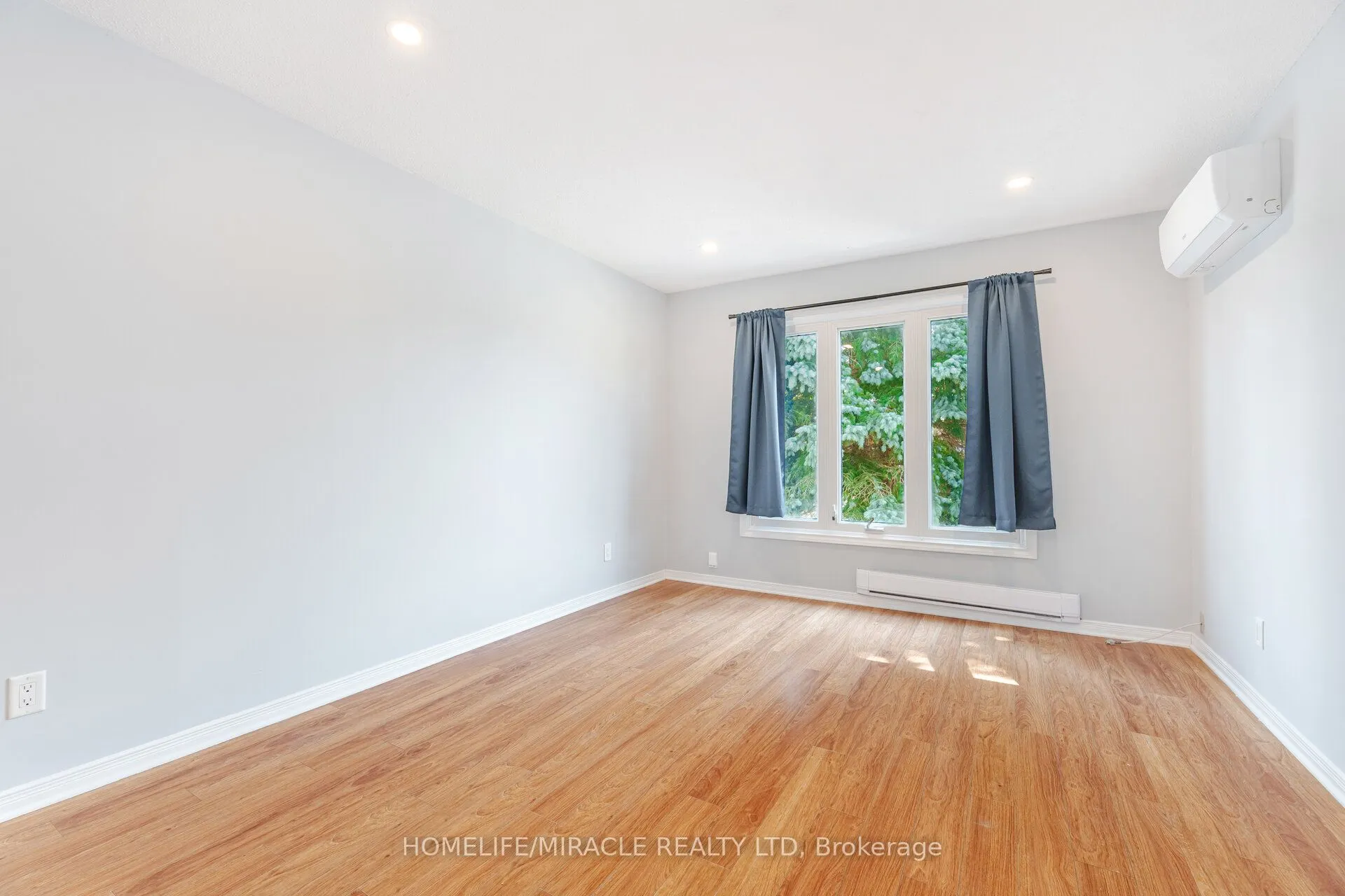230 Taunton Road W