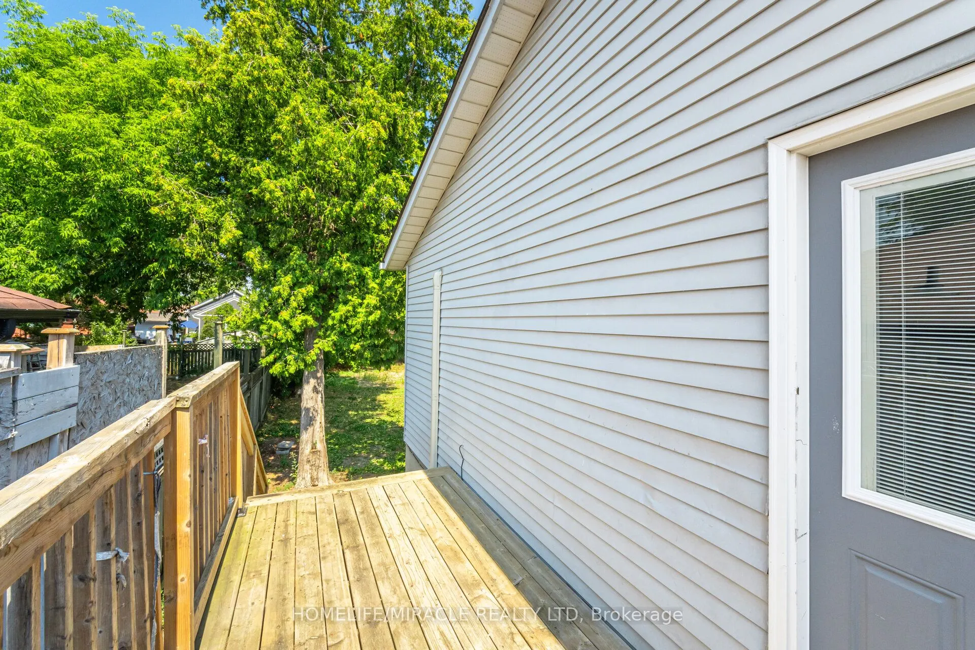 230 Taunton Road W