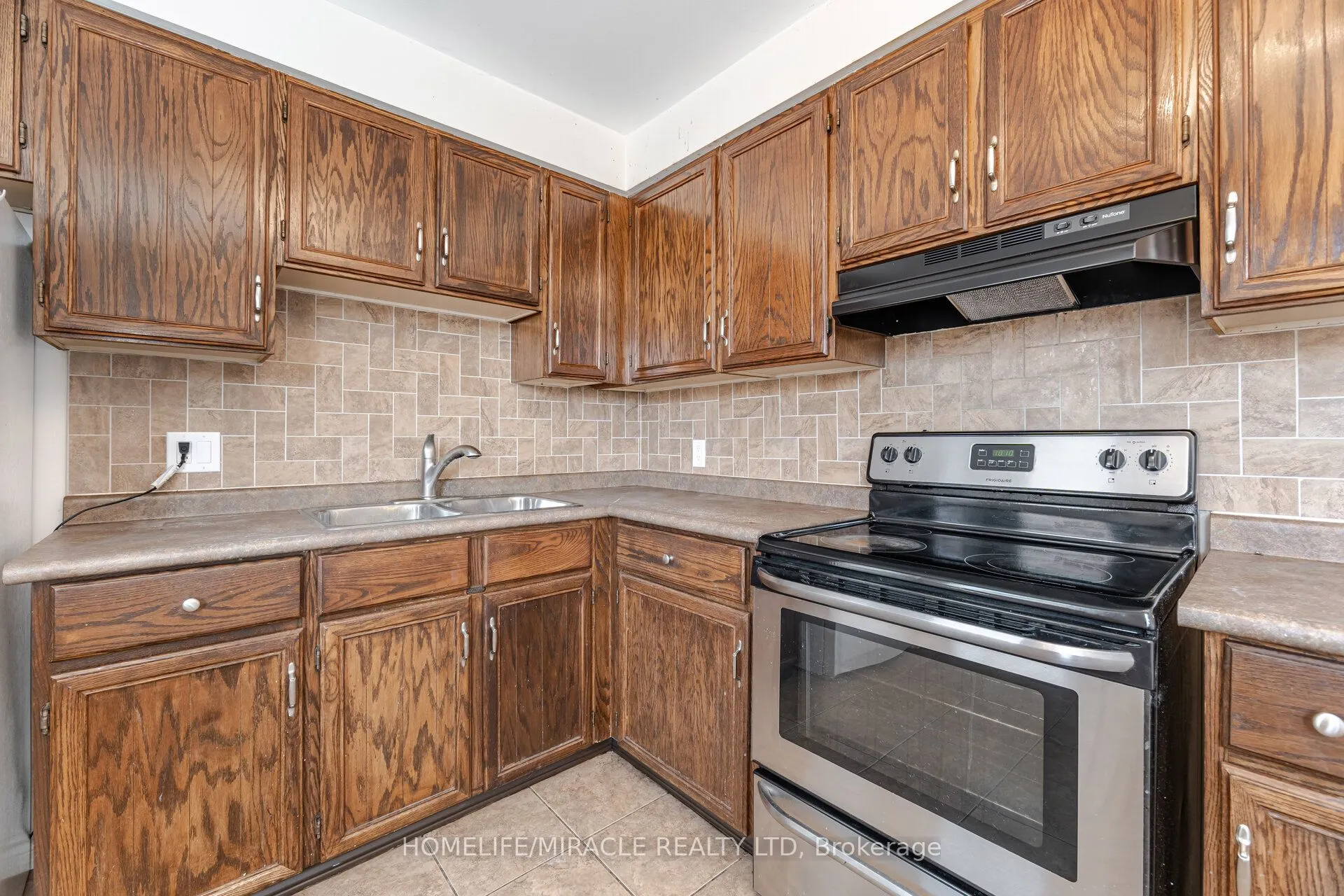 230 Taunton Road W