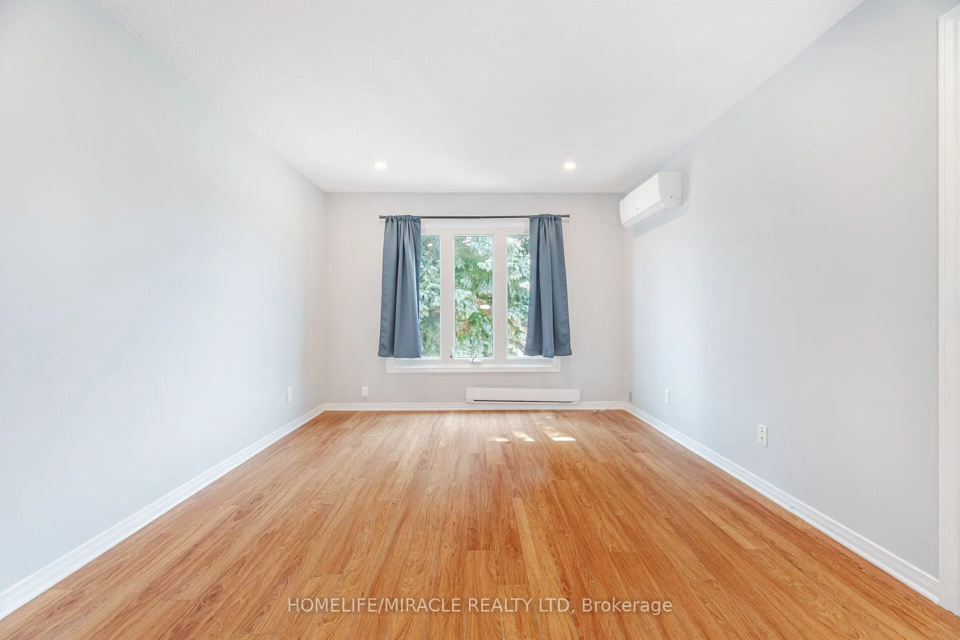 230 Taunton Road W