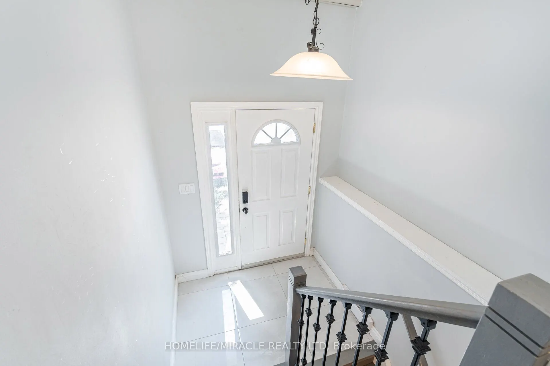 230 Taunton Road W