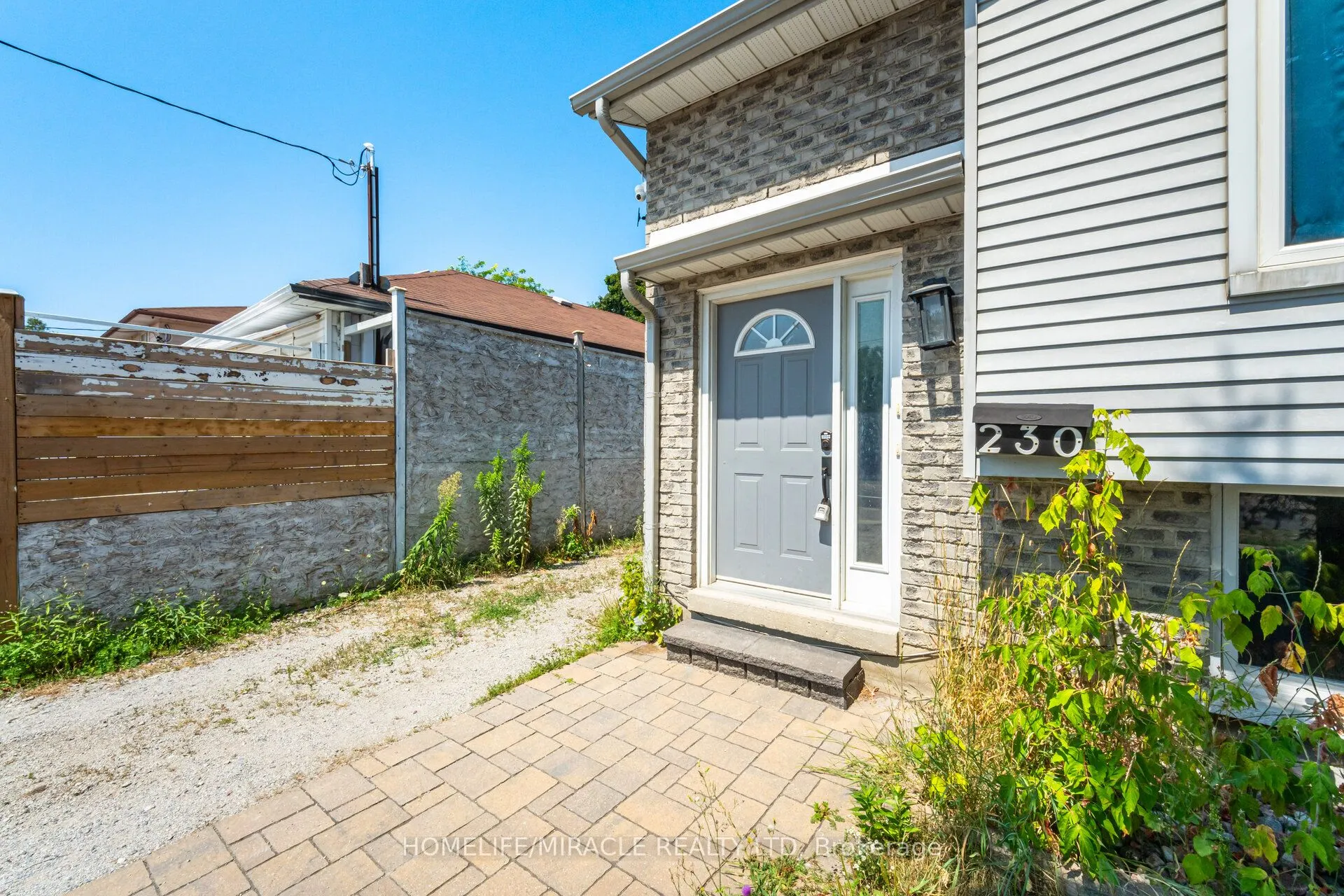 230 Taunton Road W