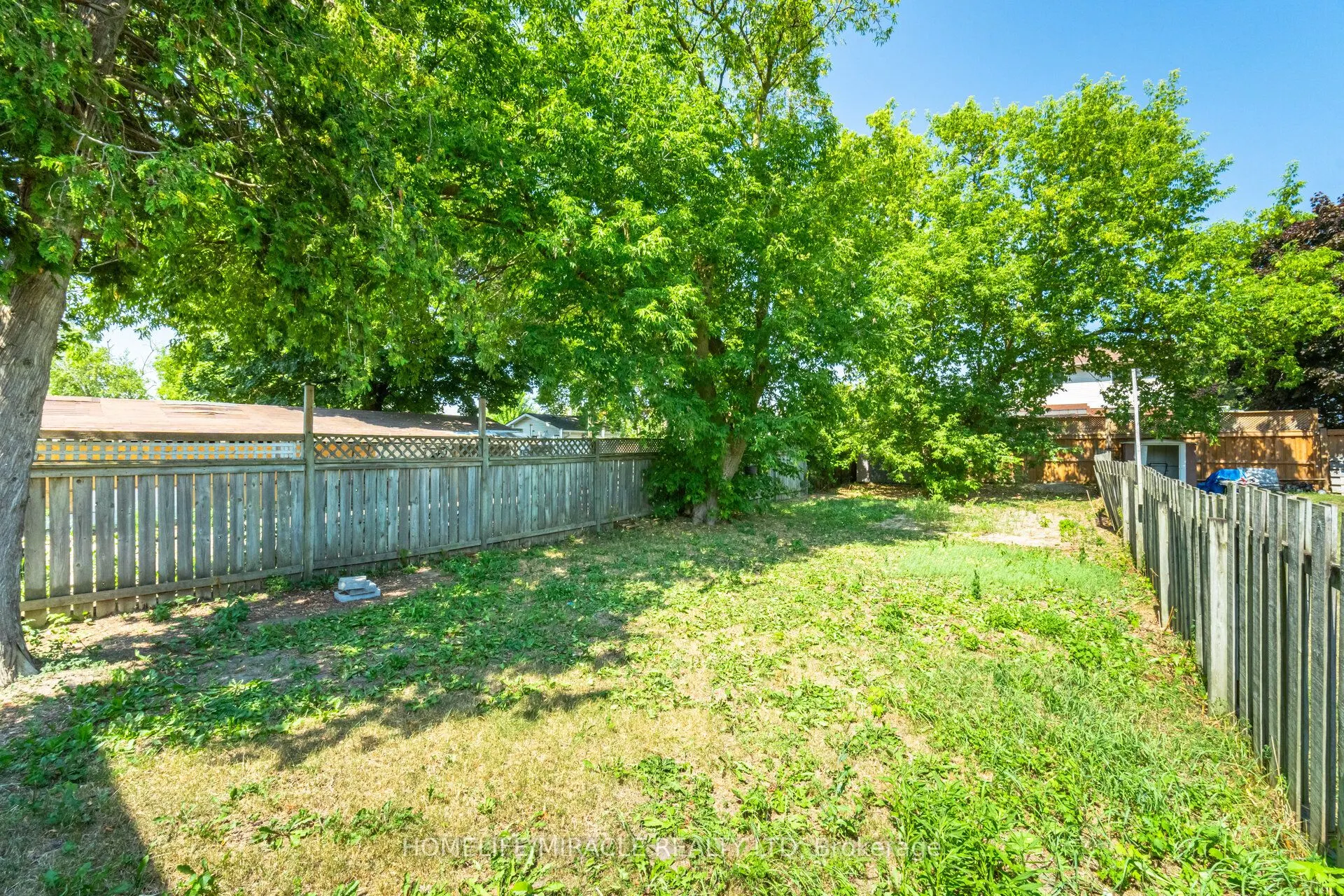 230 Taunton Road W