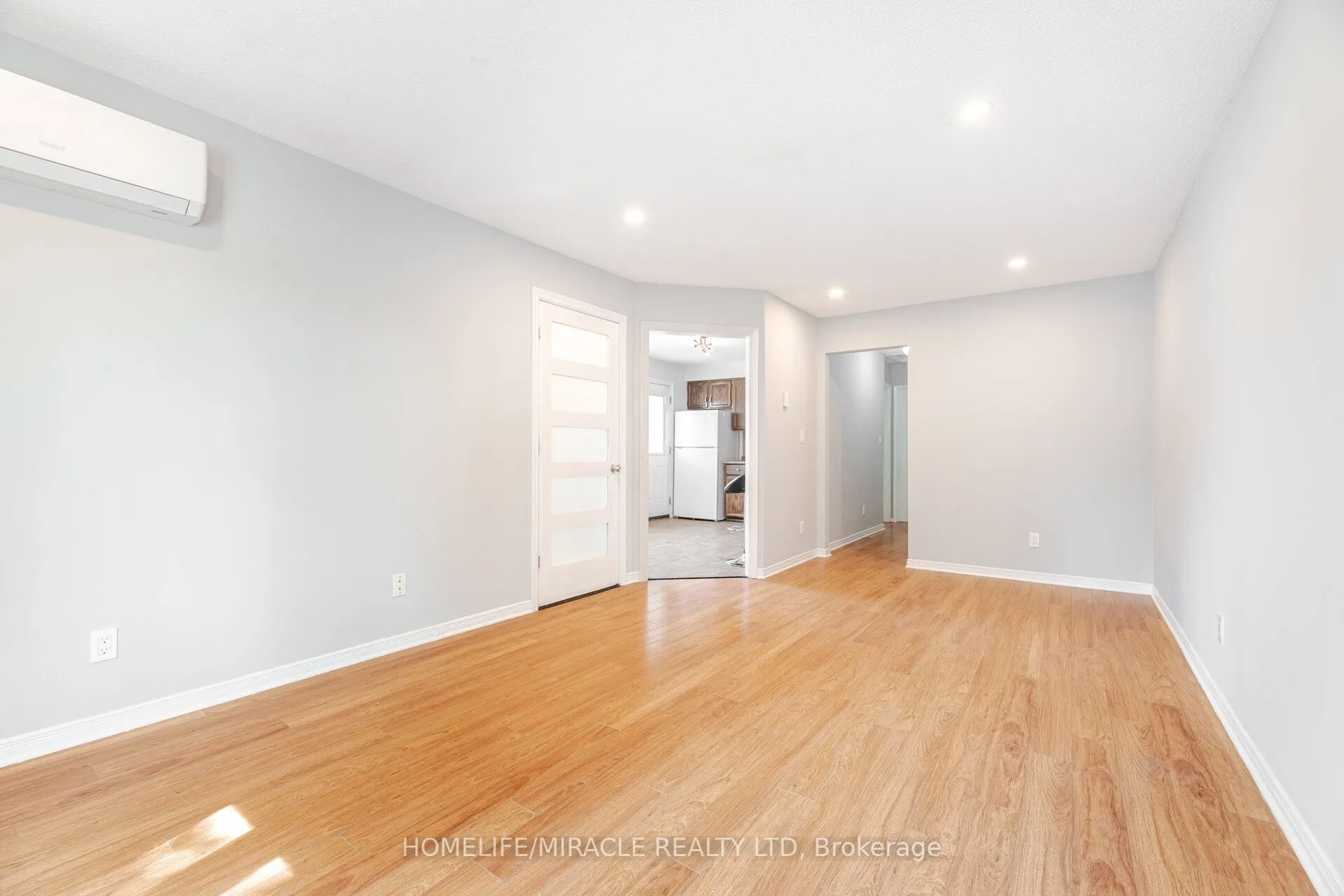 230 Taunton Road W