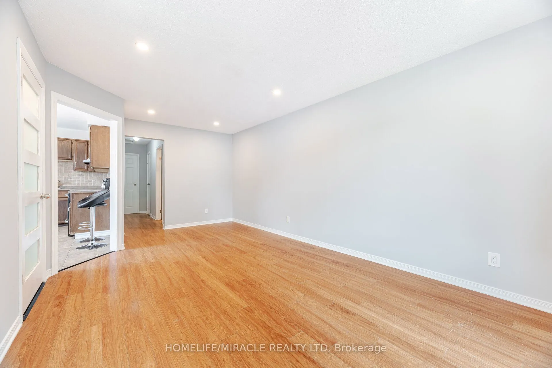 230 Taunton Road W