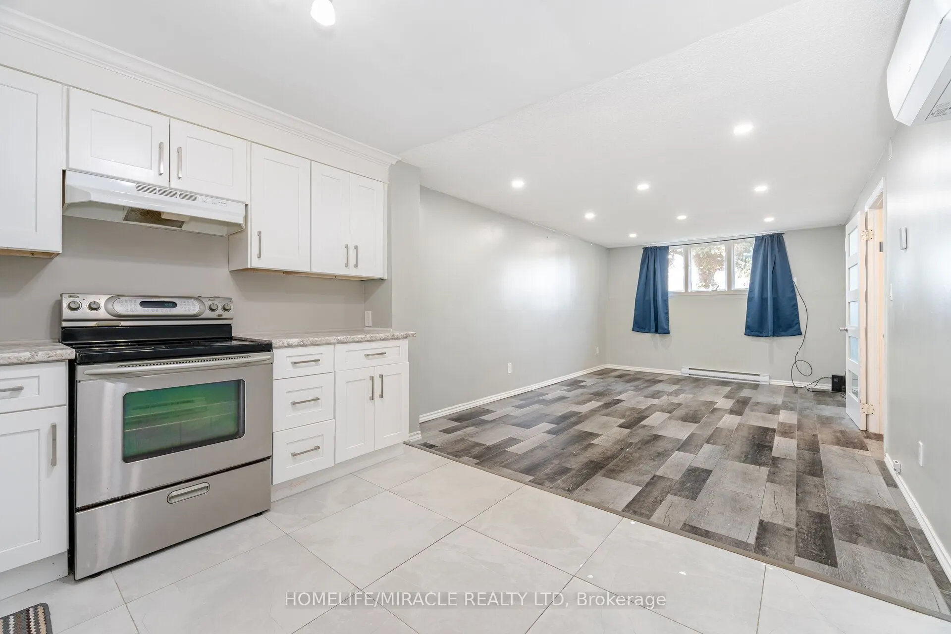 230 Taunton Road W