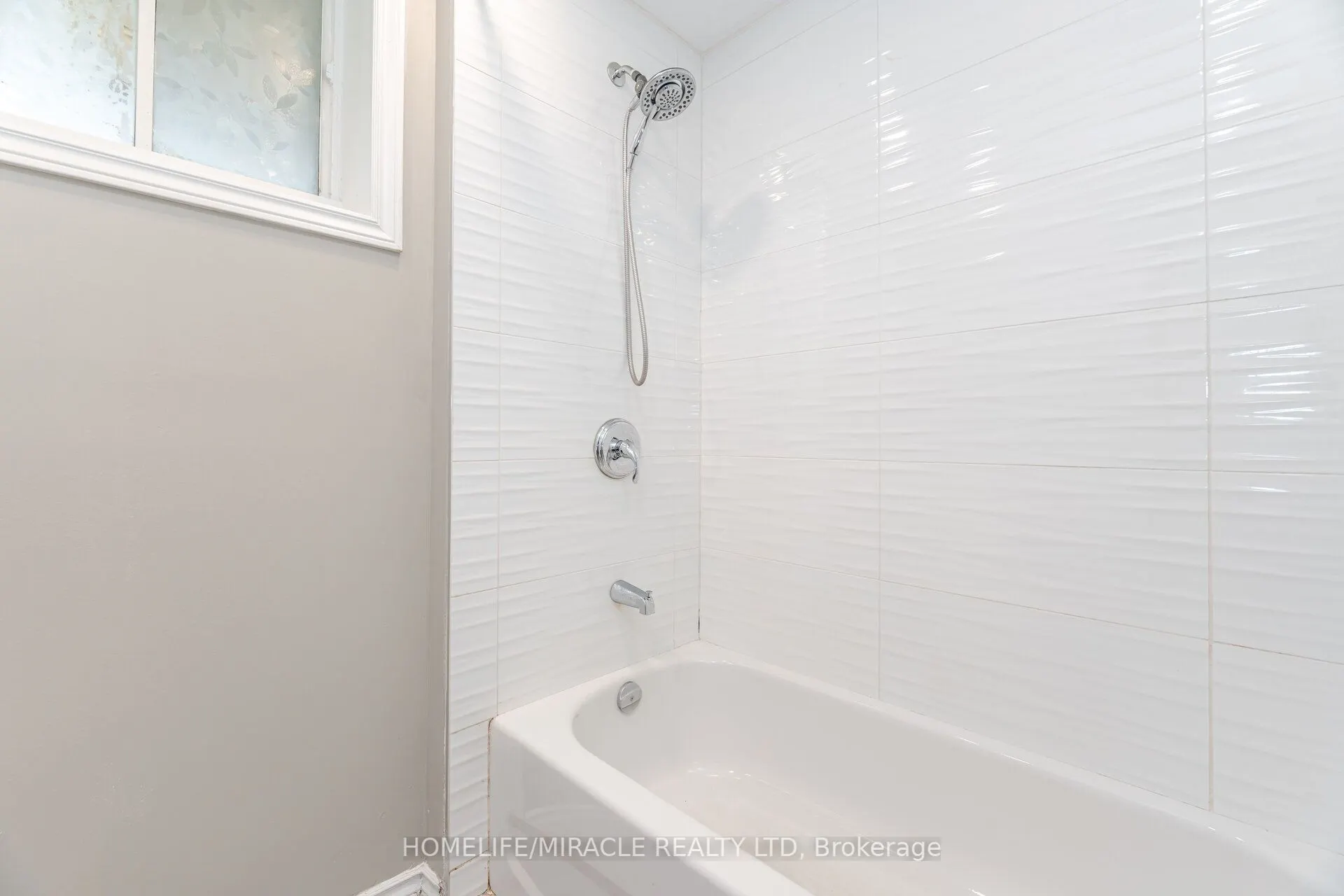 230 Taunton Road W