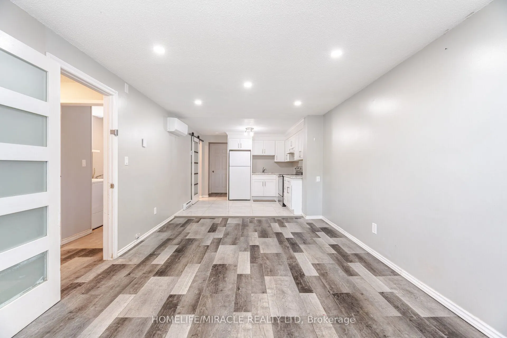 230 Taunton Road W