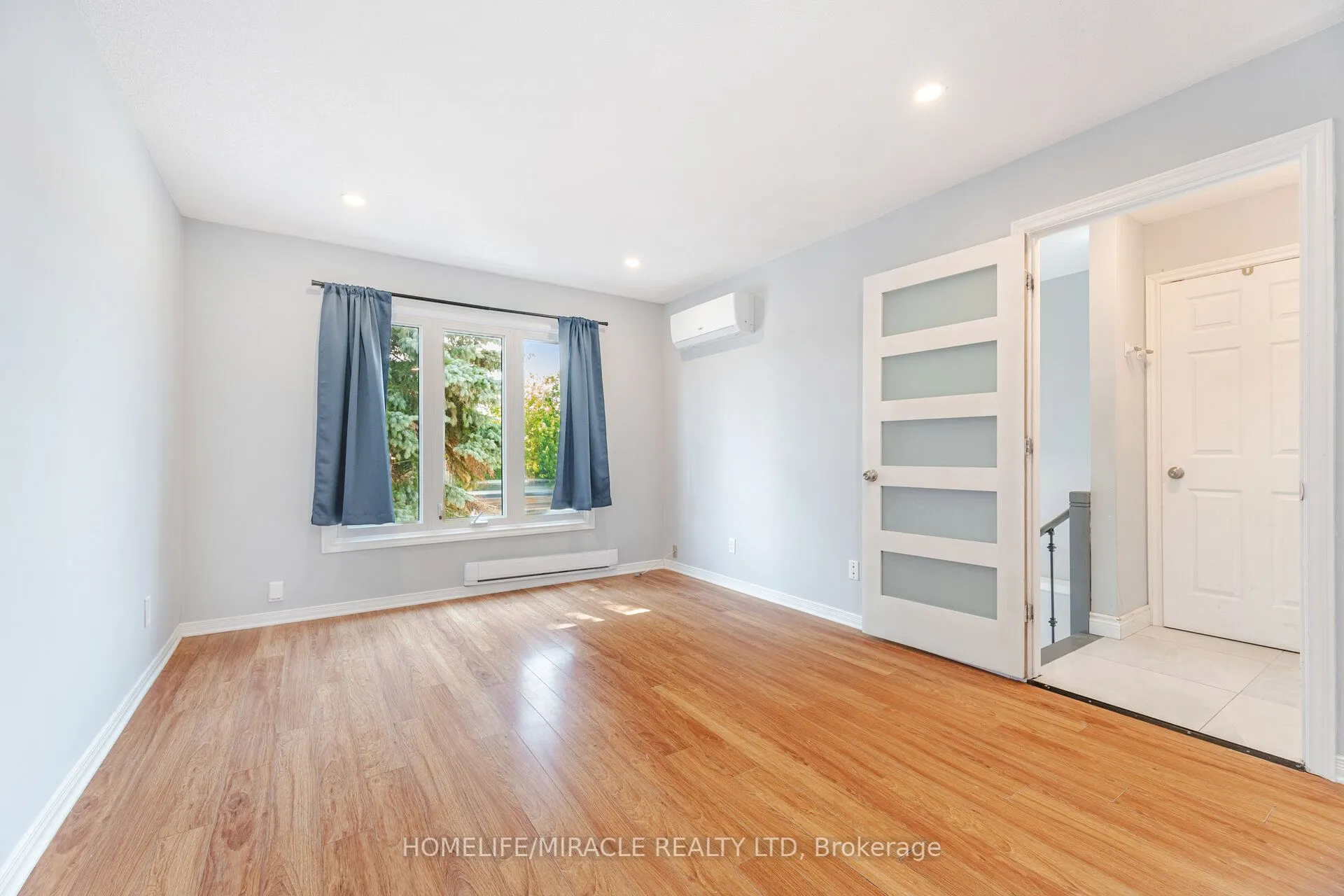 230 Taunton Road W