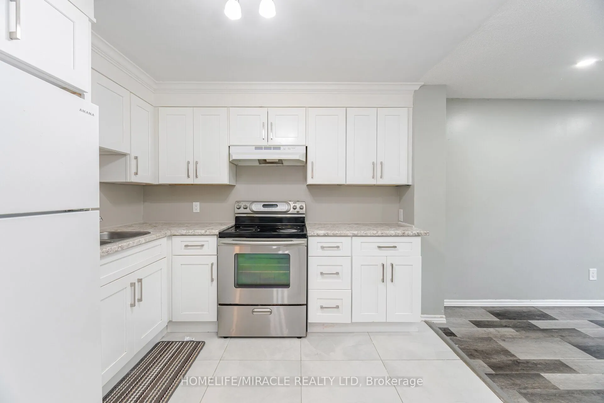 230 Taunton Road W