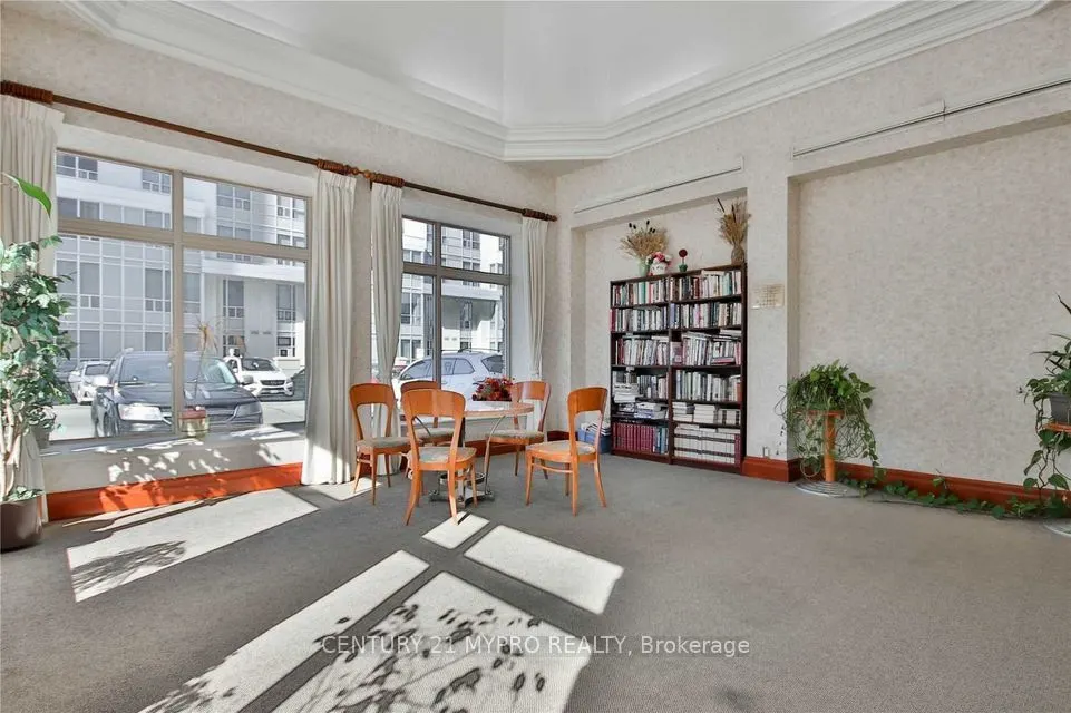 8 Lee Centre Drive #913