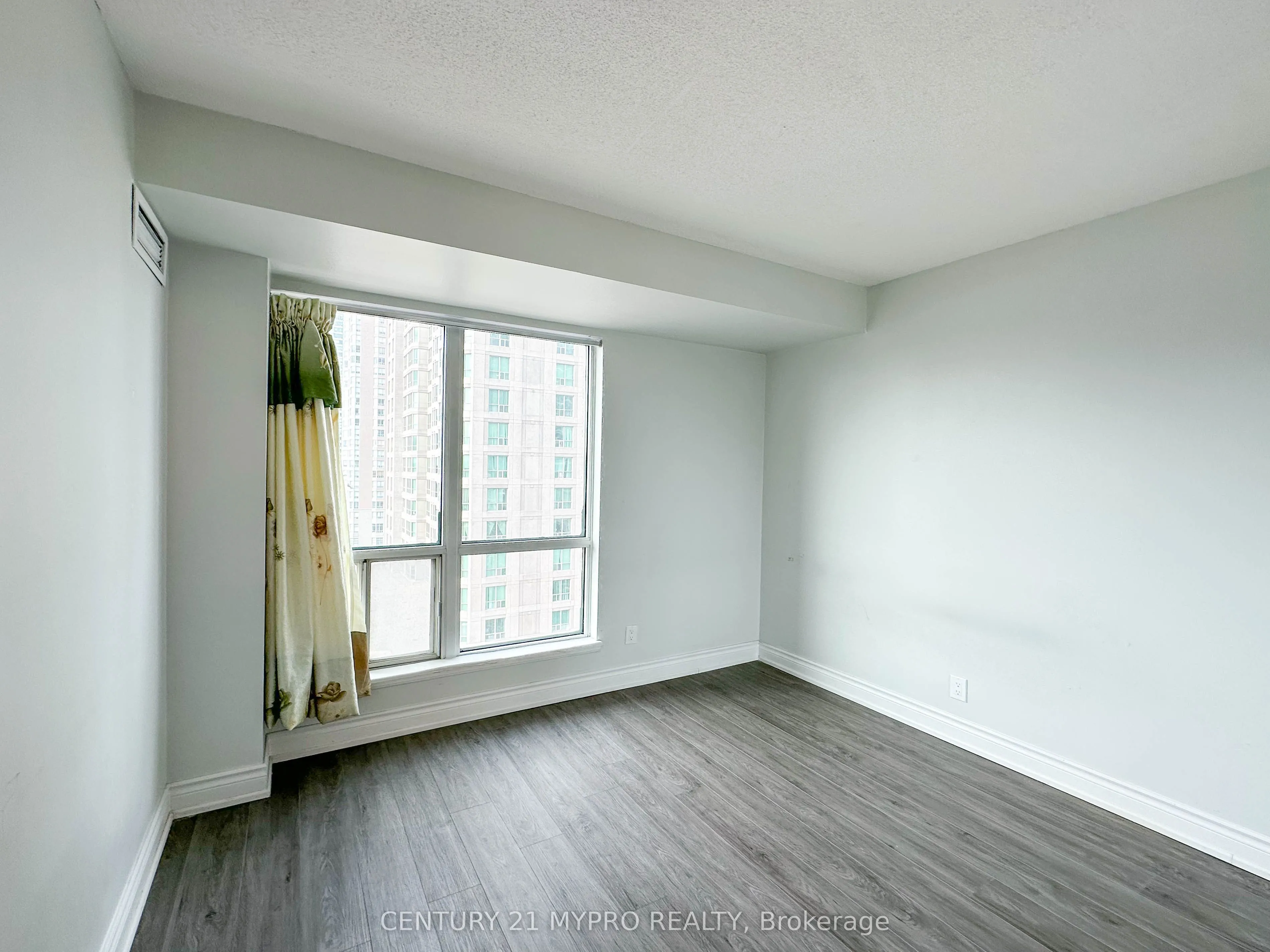 8 Lee Centre Drive #913