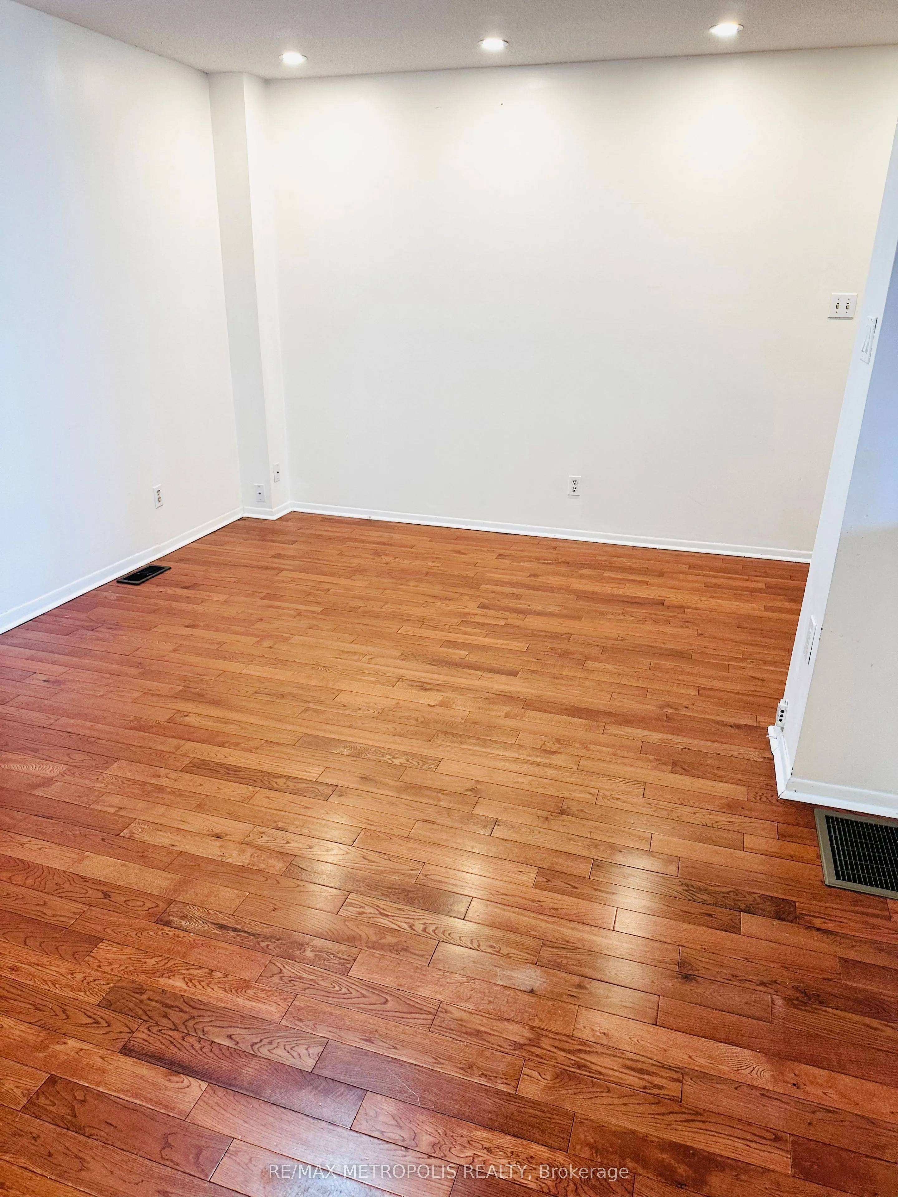 2020 Pharmacy Avenue, #35