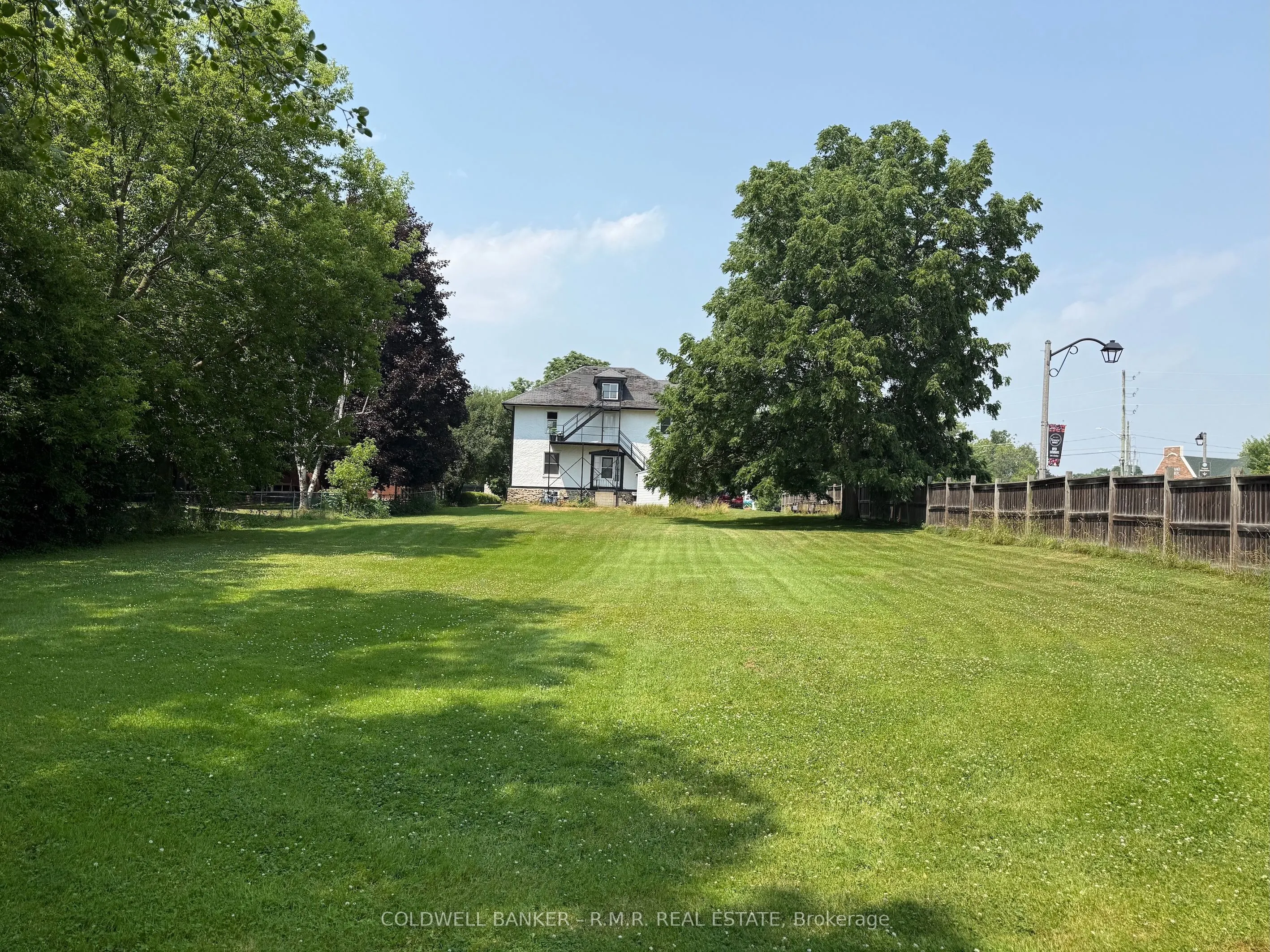 5 Vipond Road W