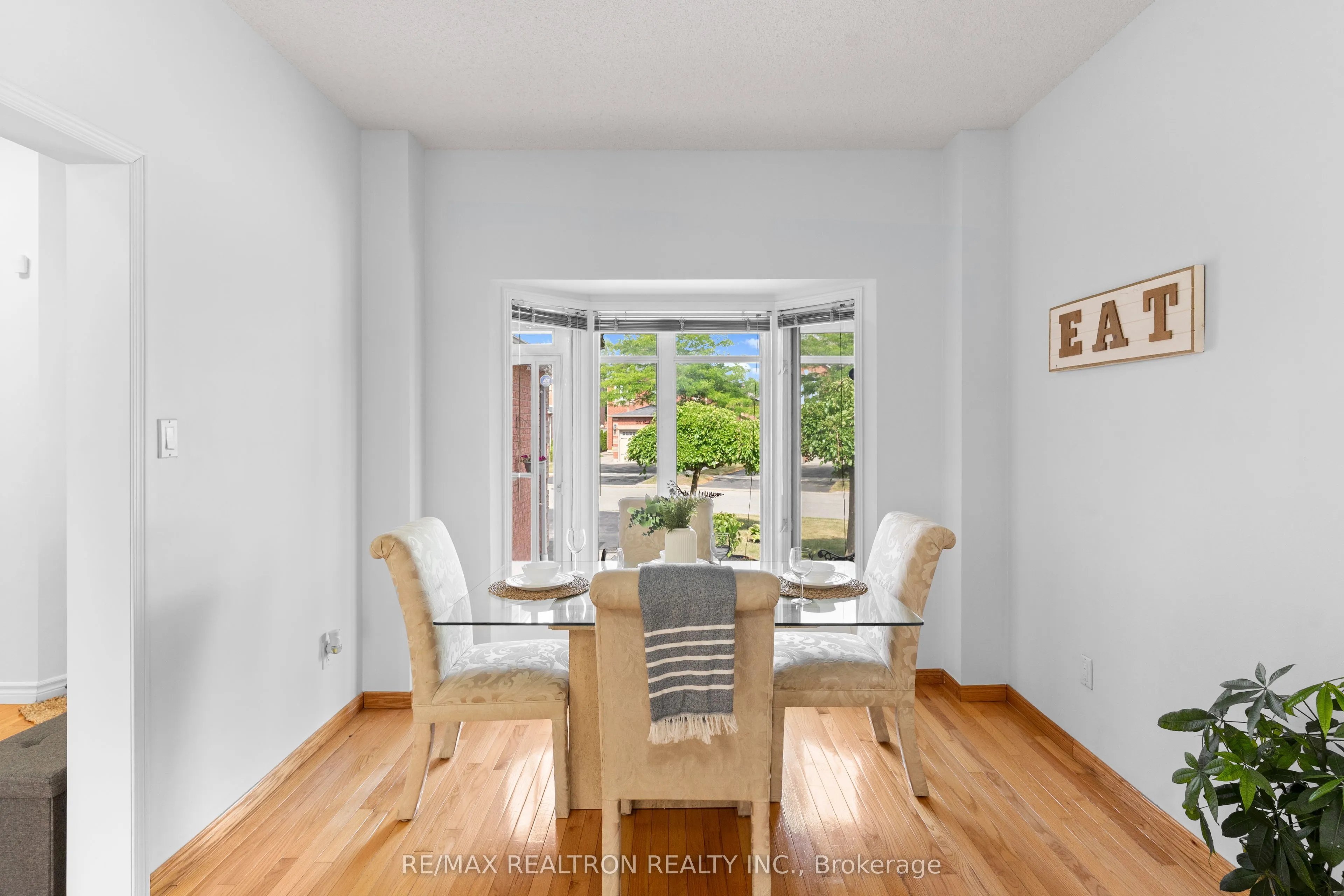 1520 Sandhurst Crescent