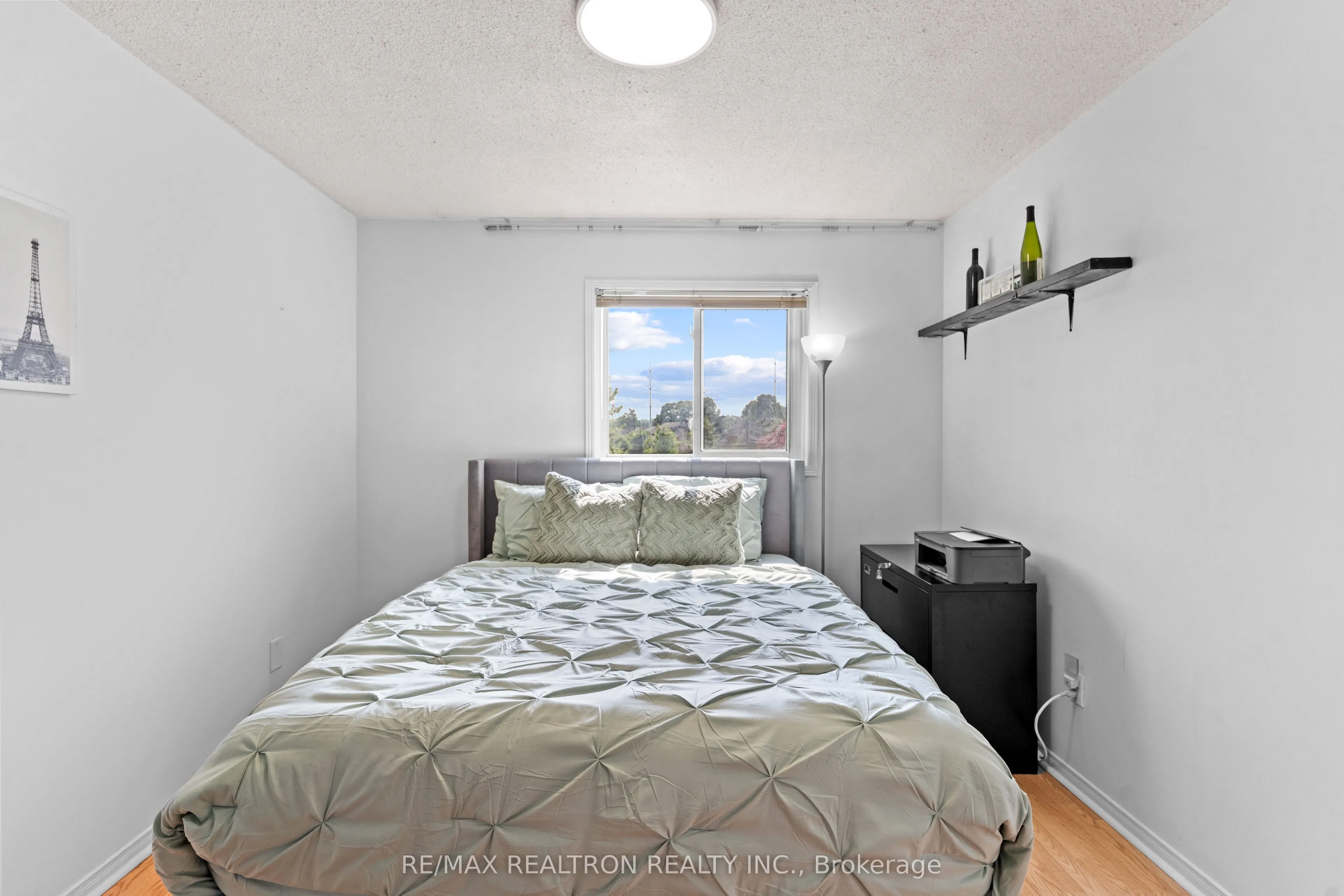 1520 Sandhurst Crescent
