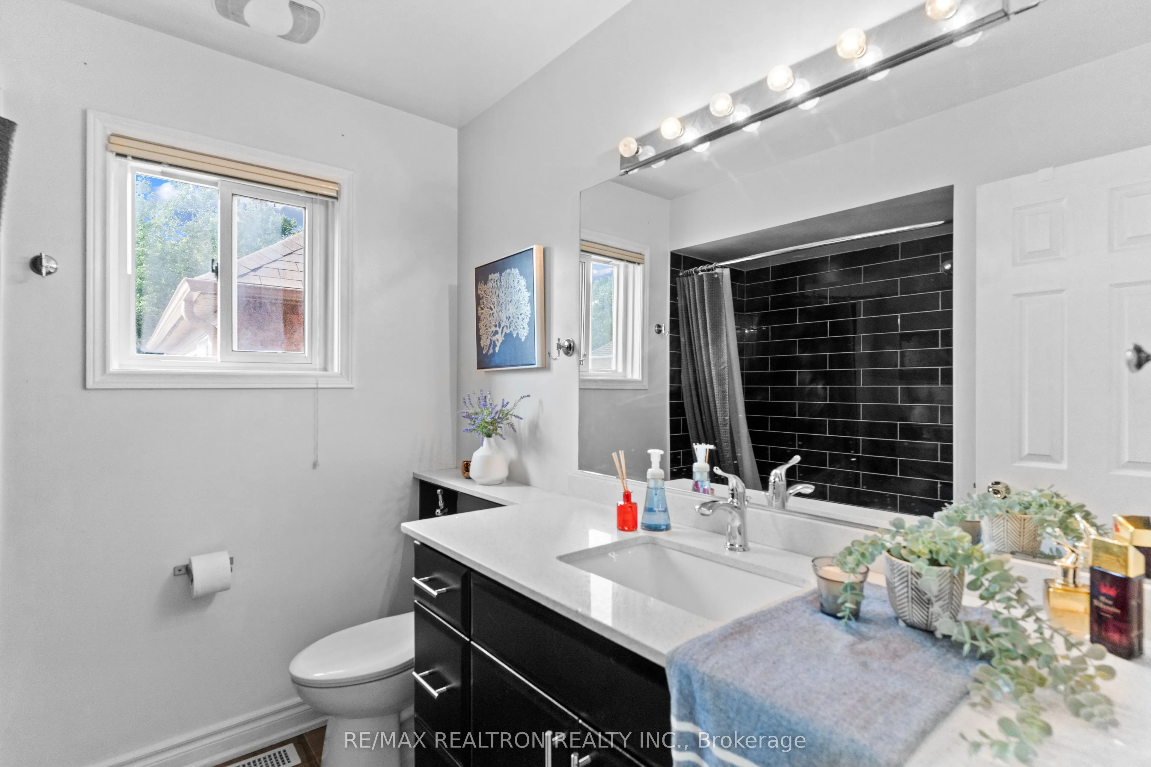 1520 Sandhurst Crescent