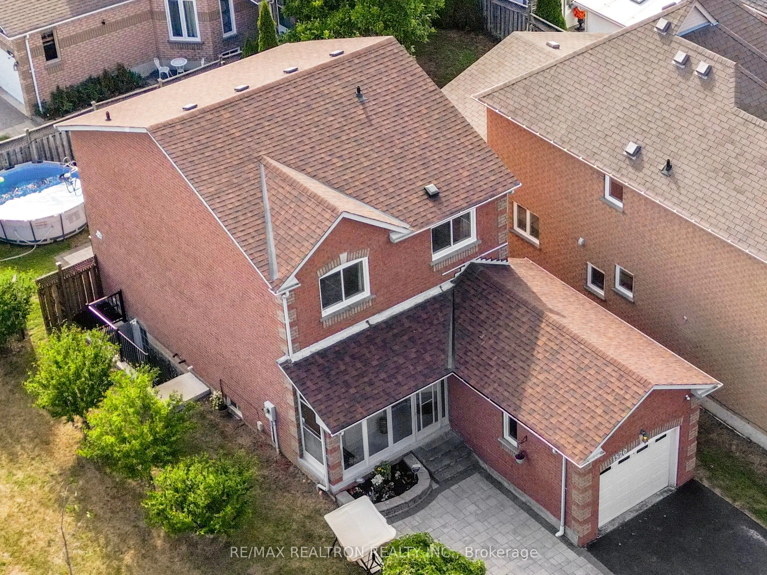 1520 Sandhurst Crescent