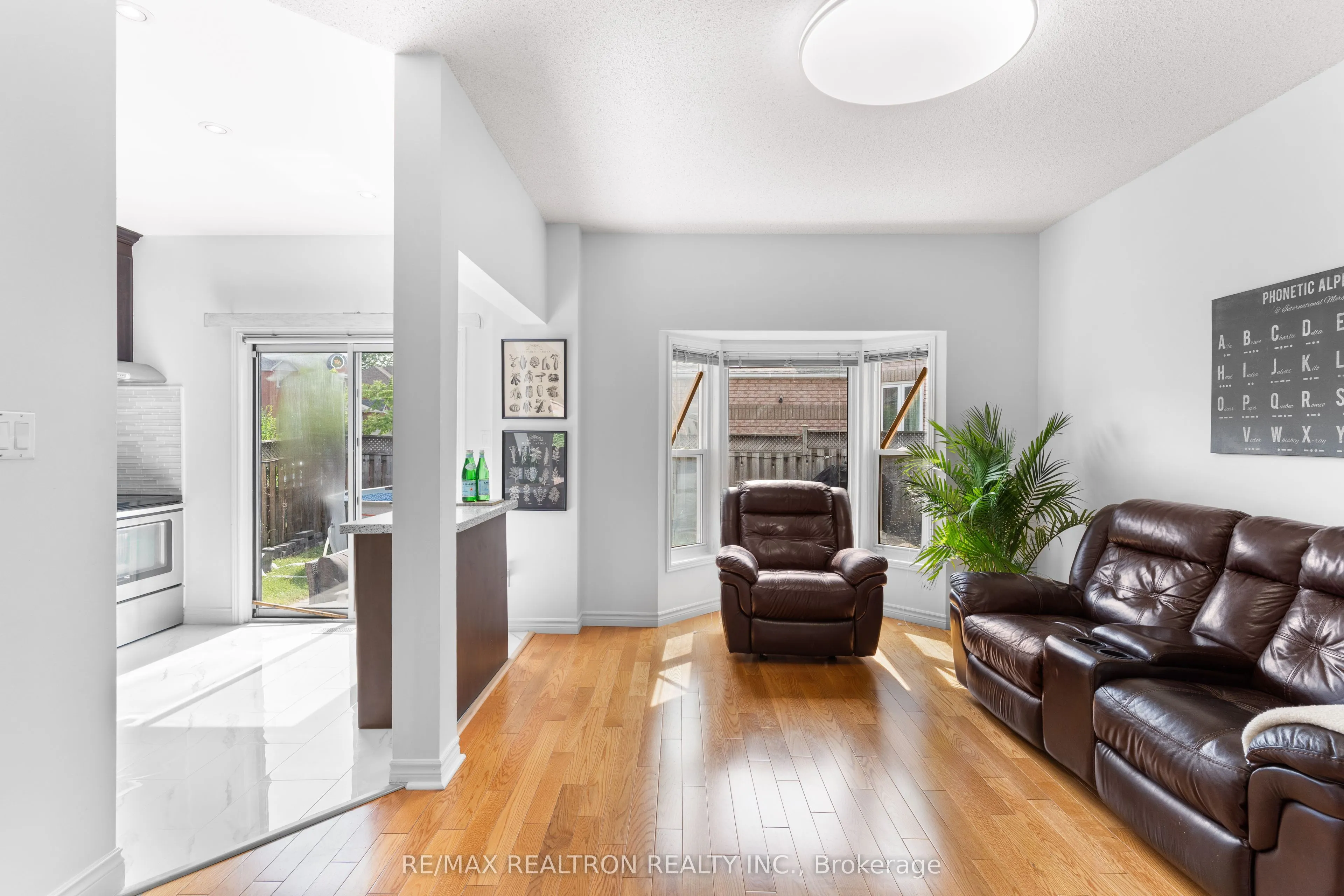 1520 Sandhurst Crescent
