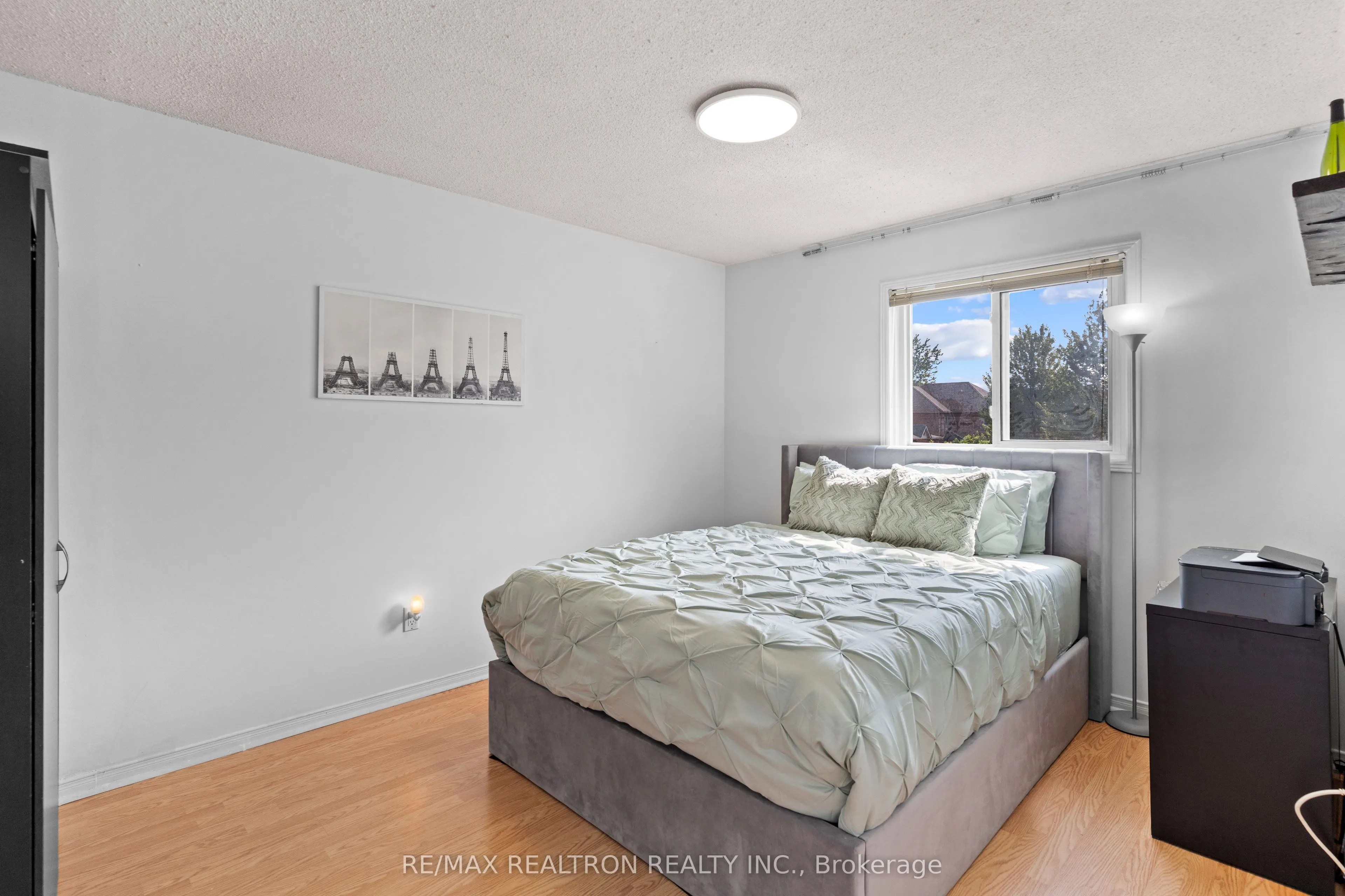 1520 Sandhurst Crescent