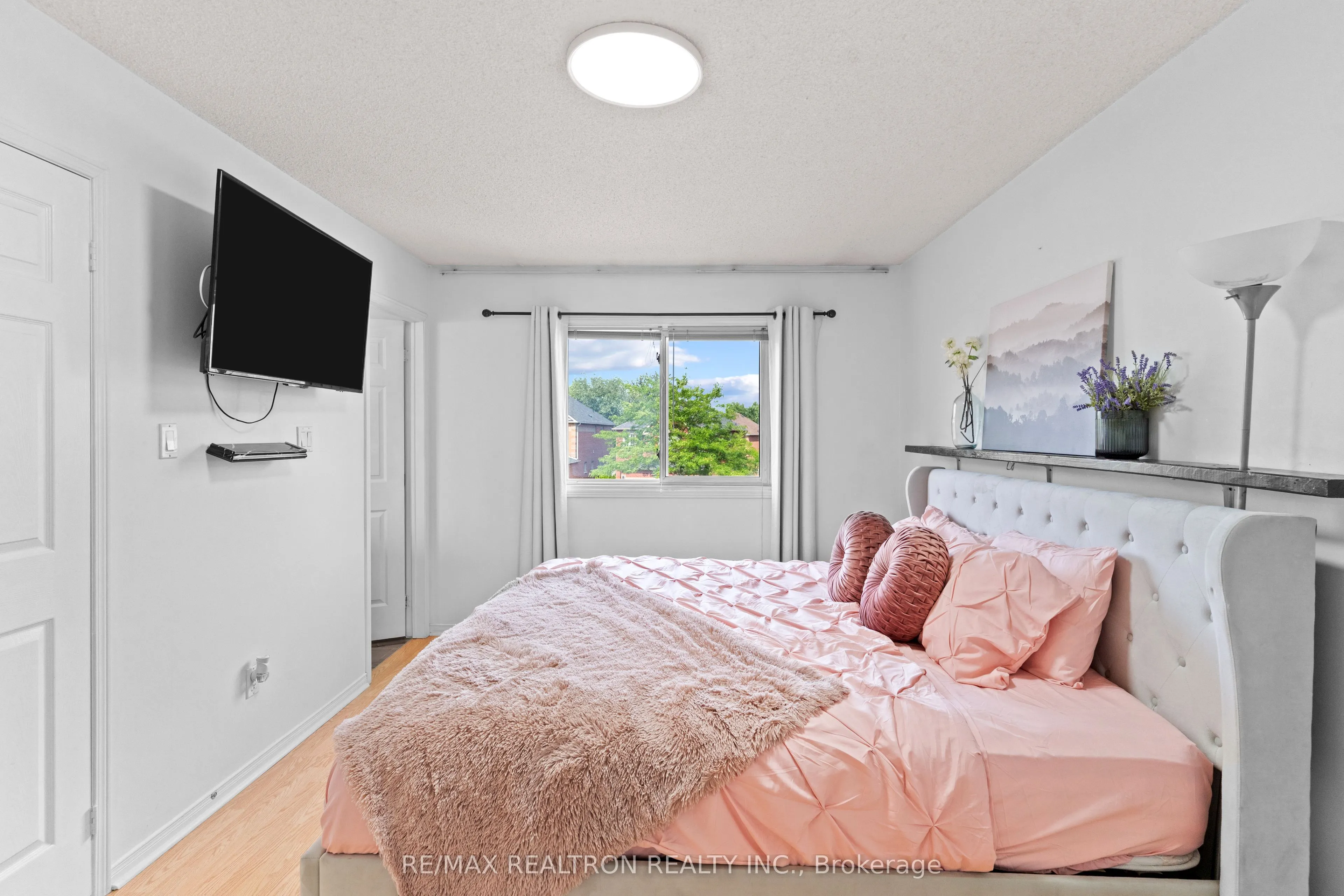 1520 Sandhurst Crescent