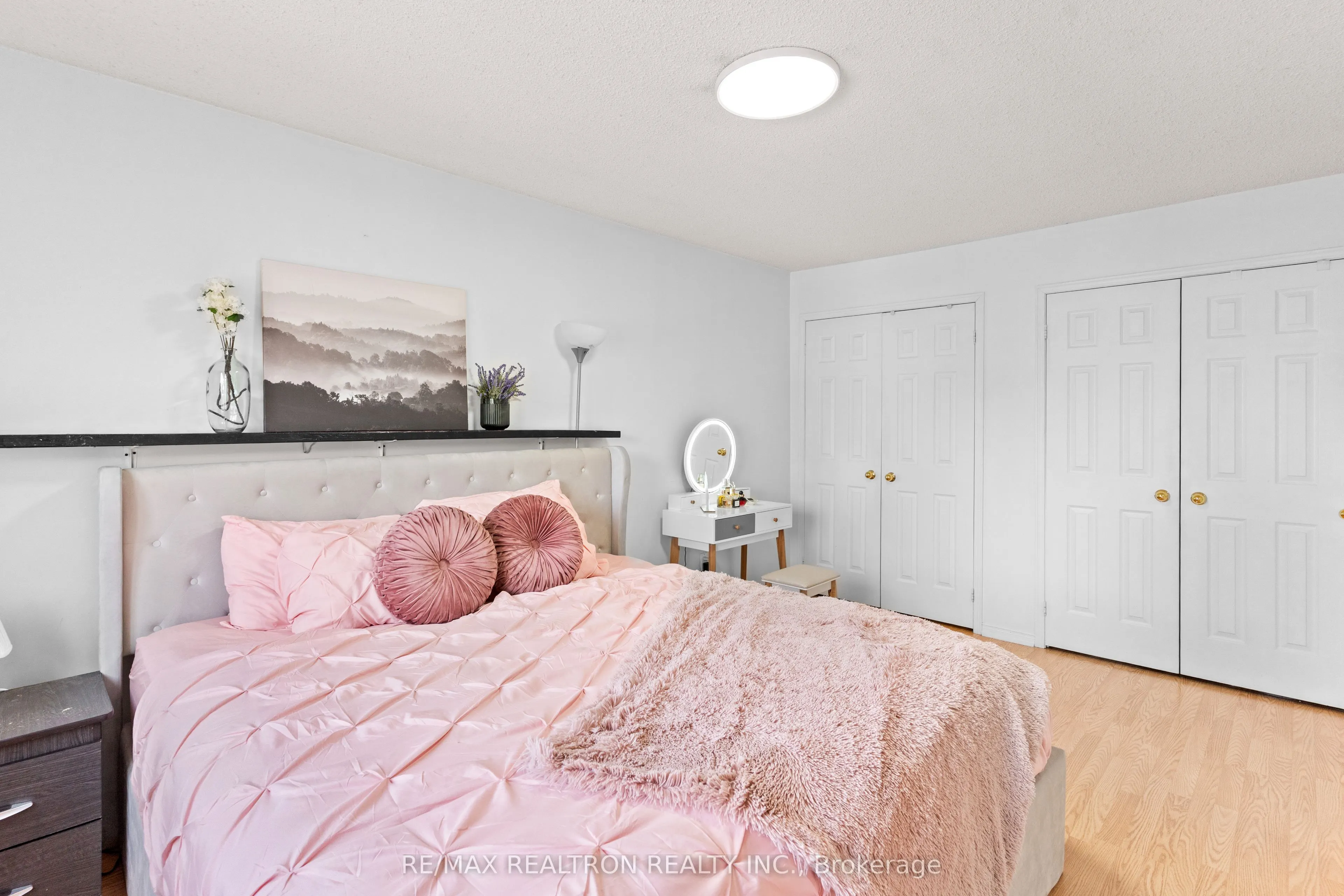 1520 Sandhurst Crescent