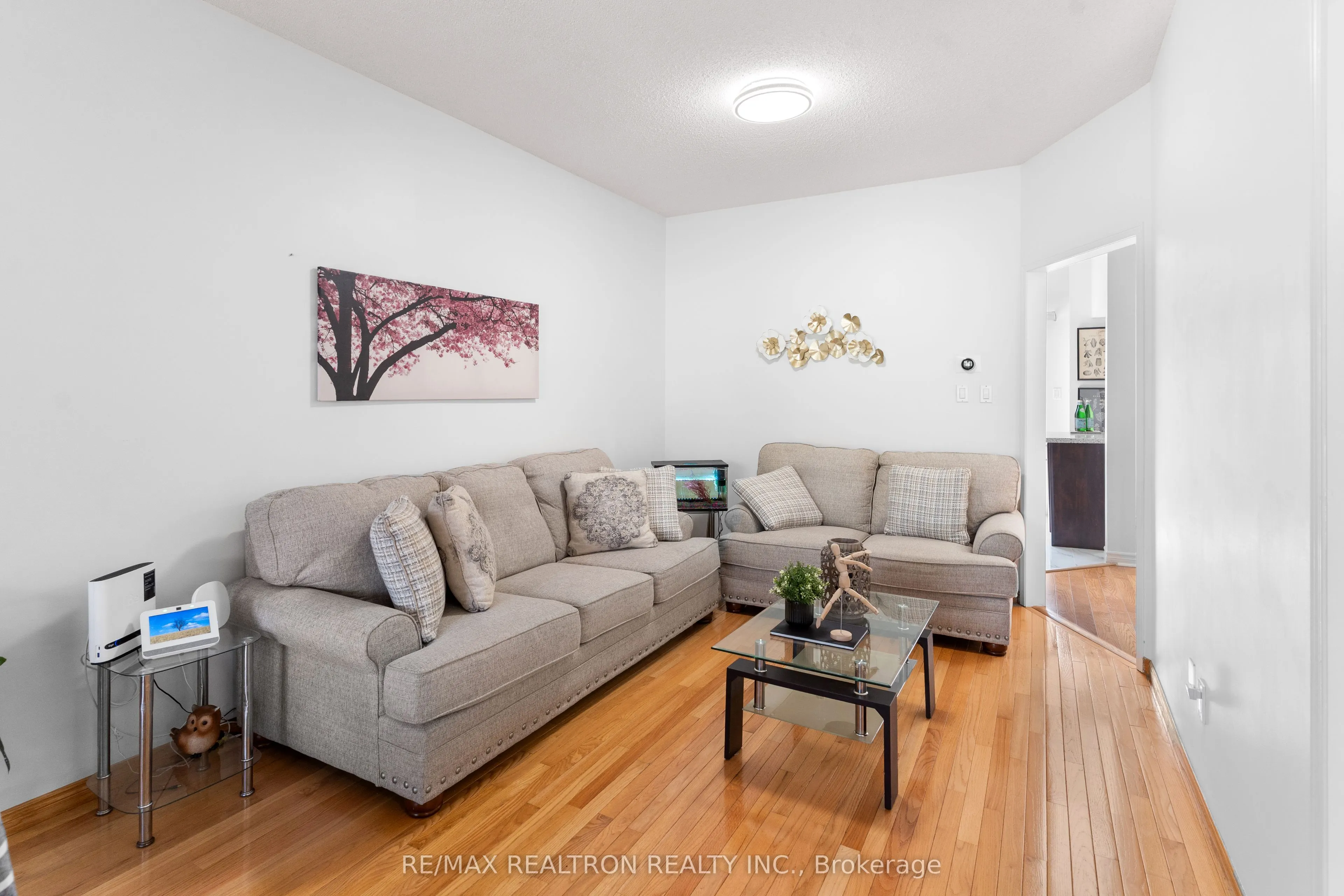 1520 Sandhurst Crescent