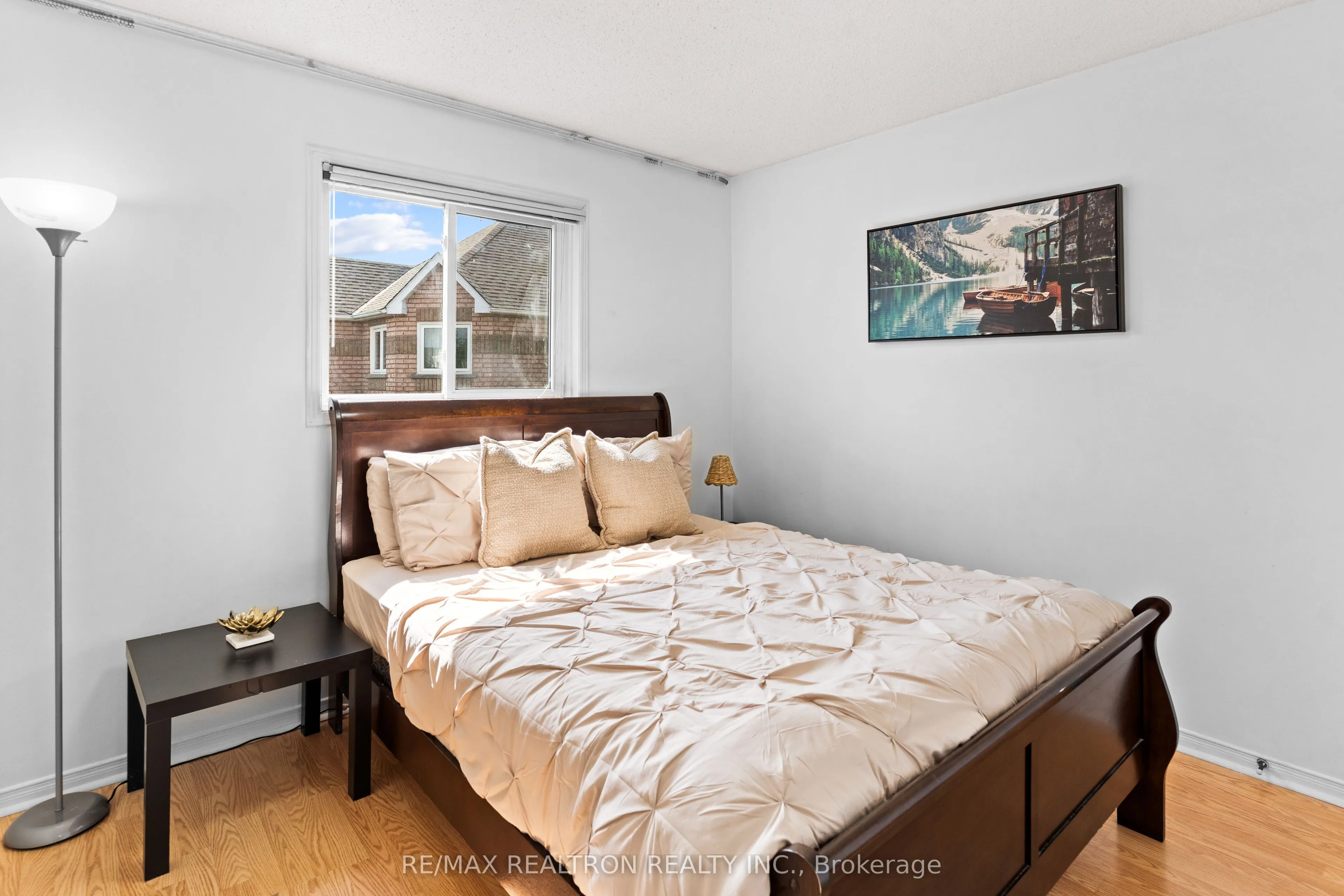 1520 Sandhurst Crescent