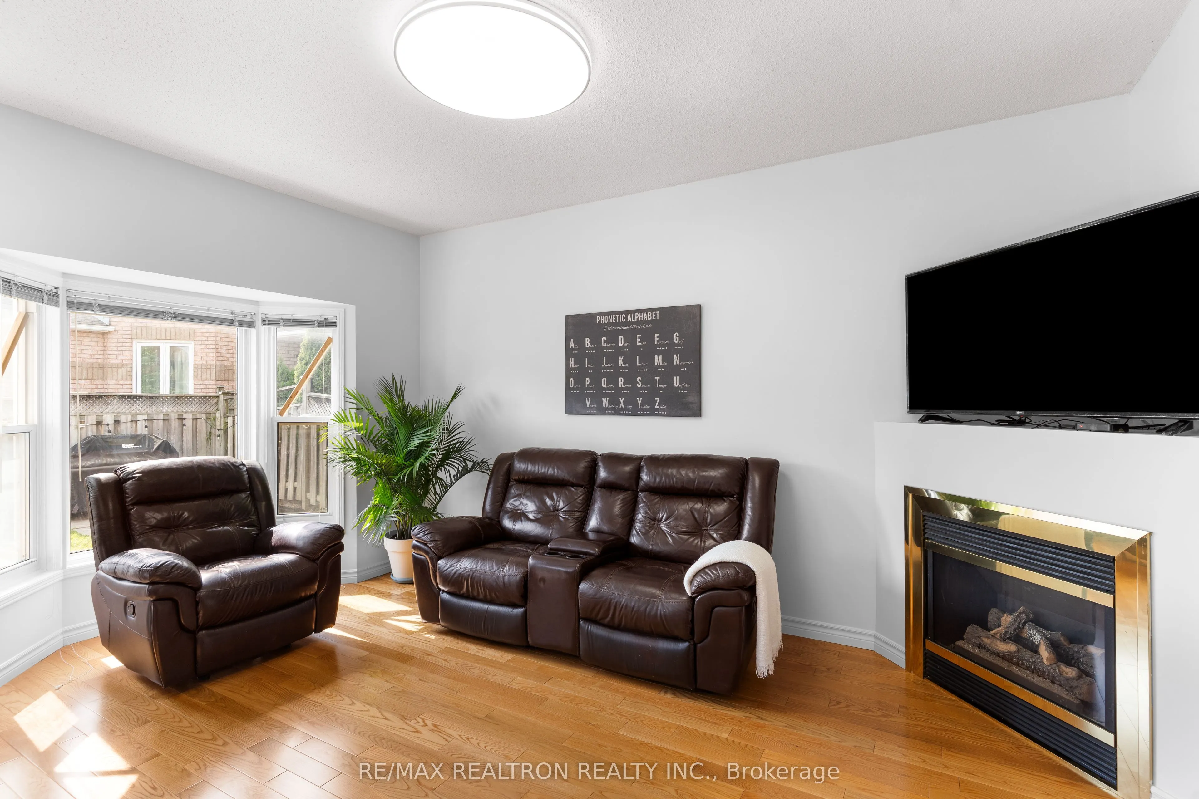 1520 Sandhurst Crescent