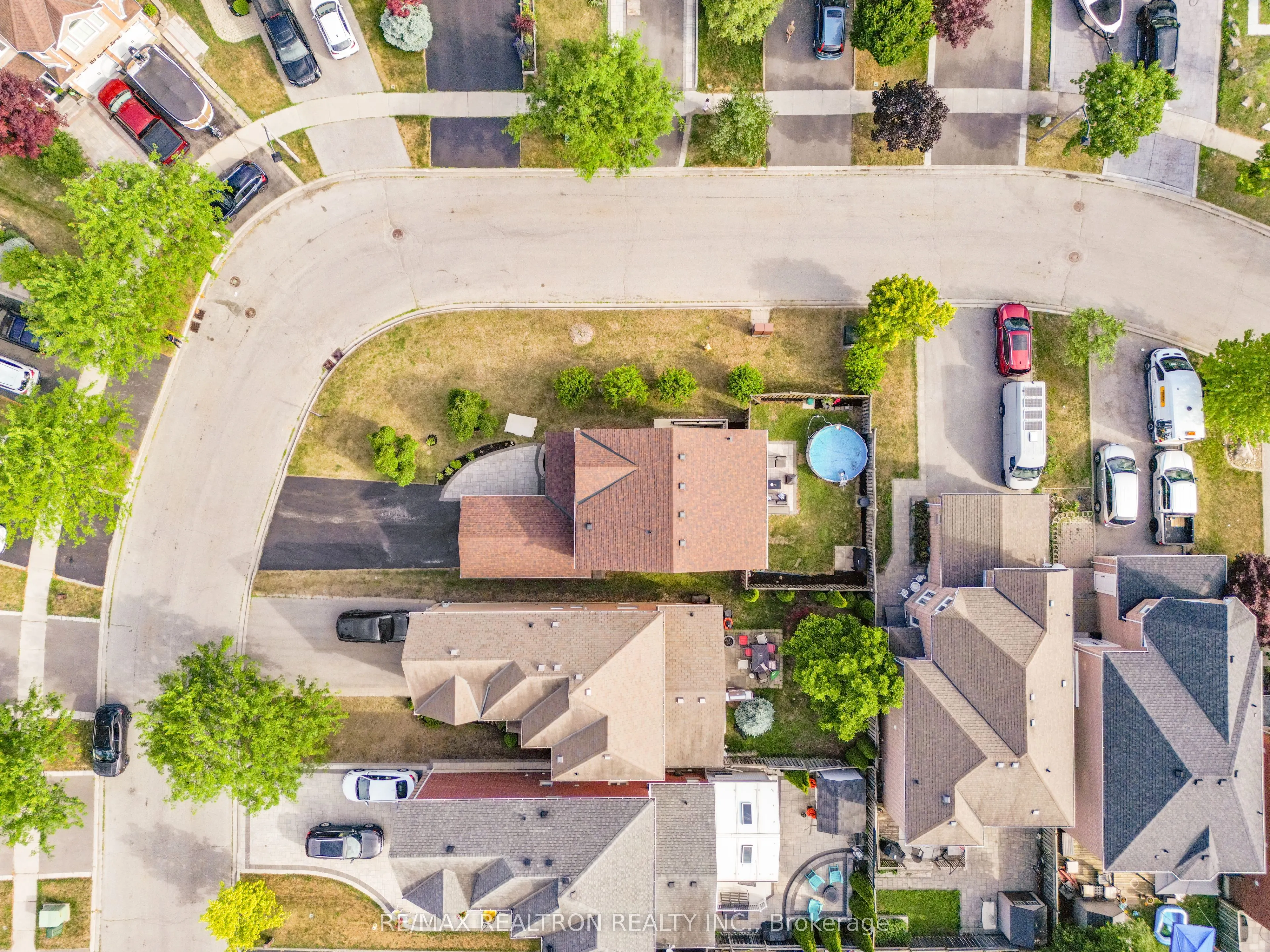 1520 Sandhurst Crescent