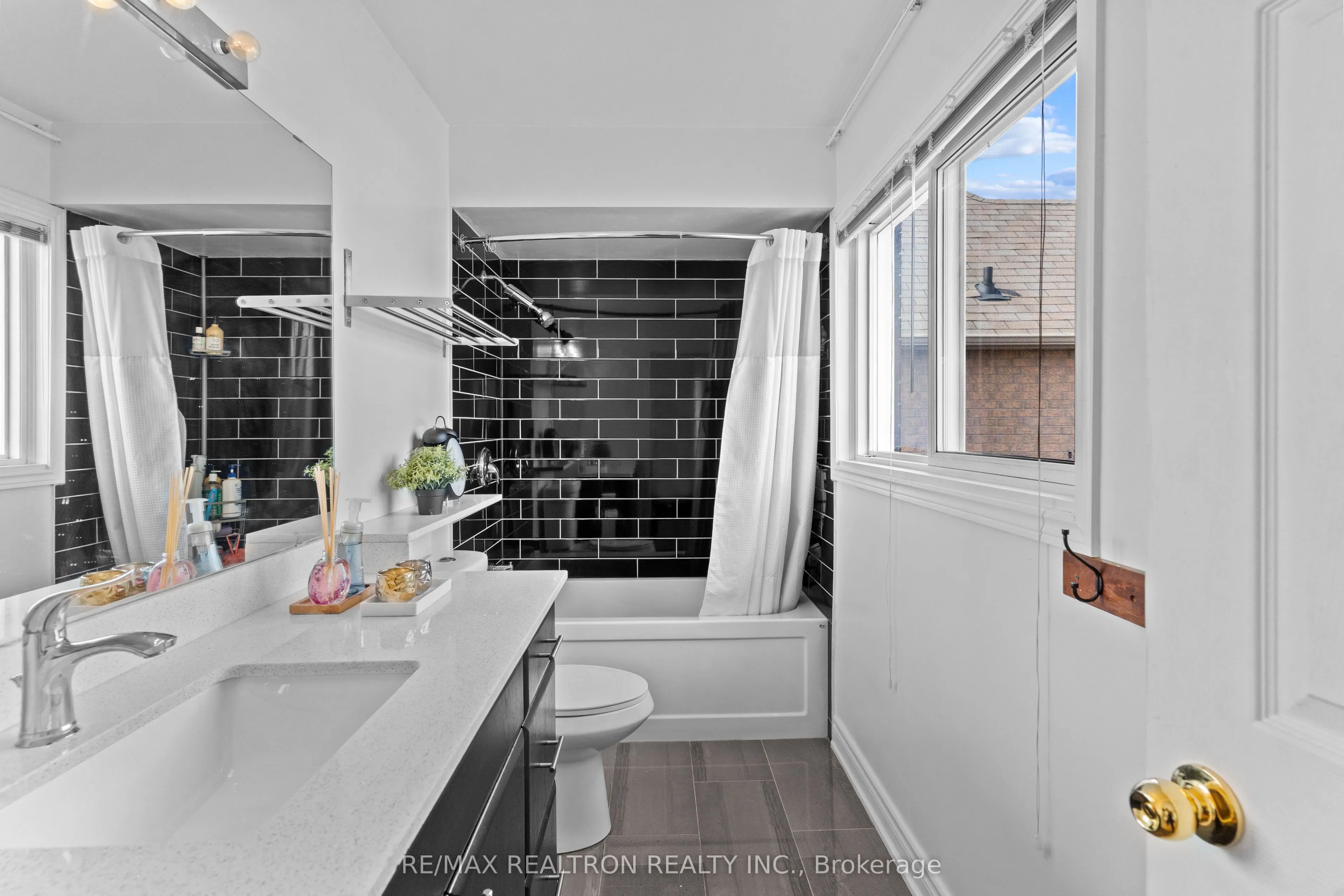 1520 Sandhurst Crescent