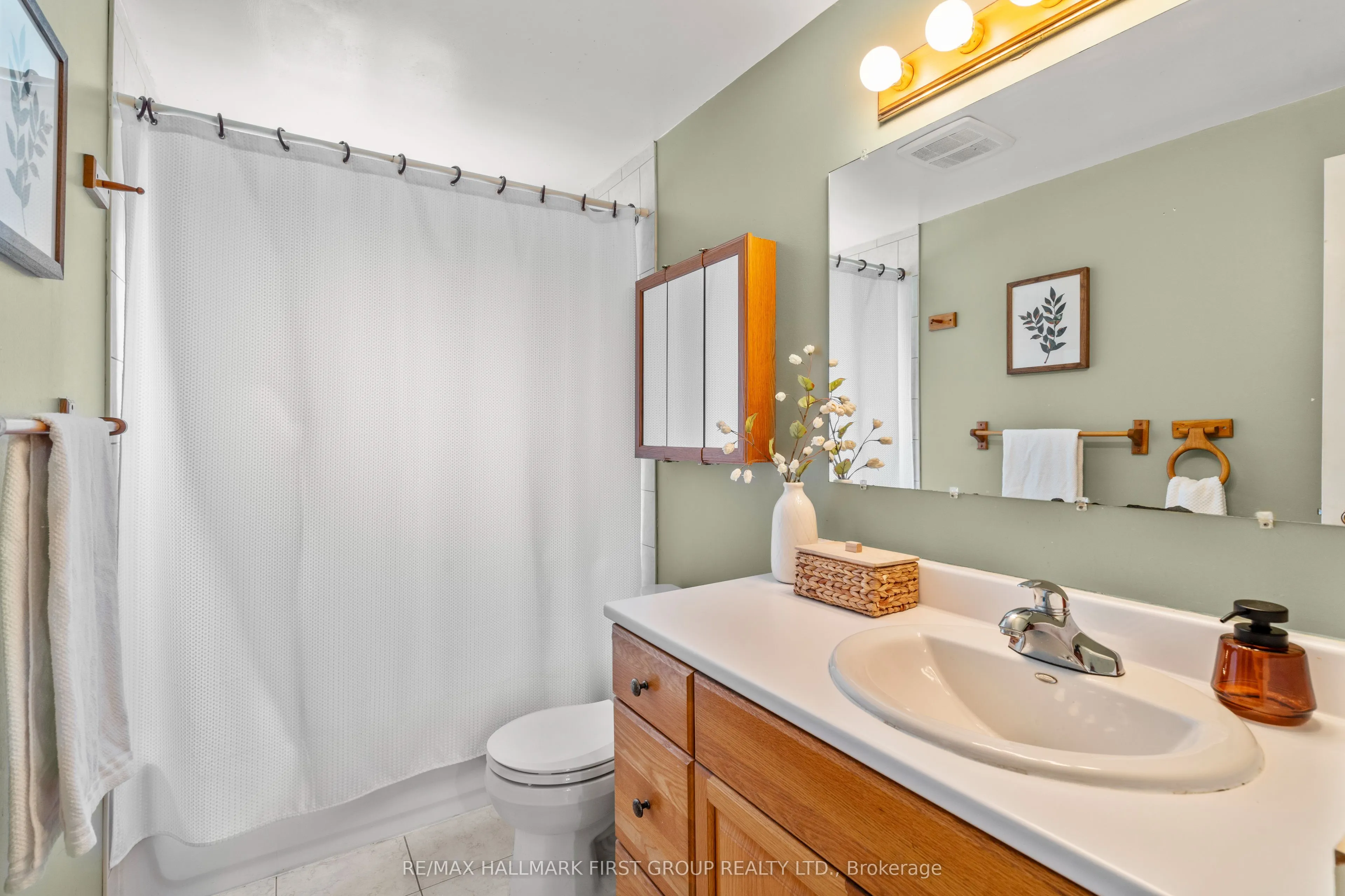 1257 Fenelon Crescent