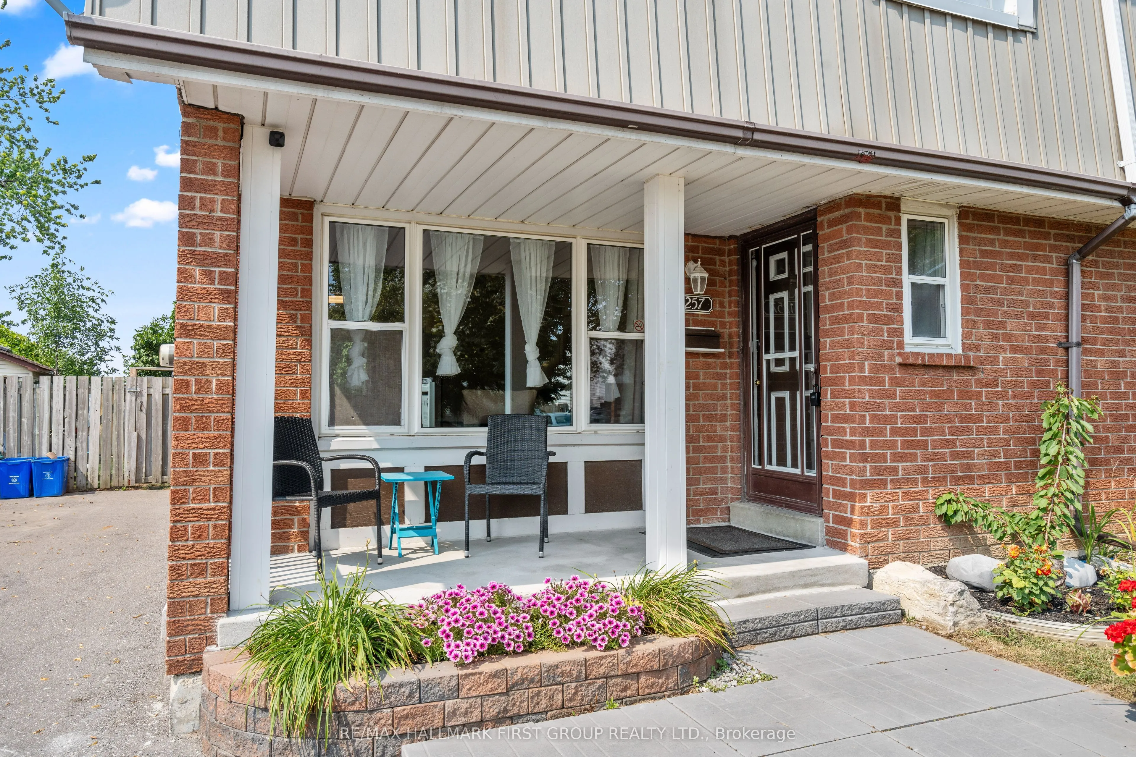 1257 Fenelon Crescent
