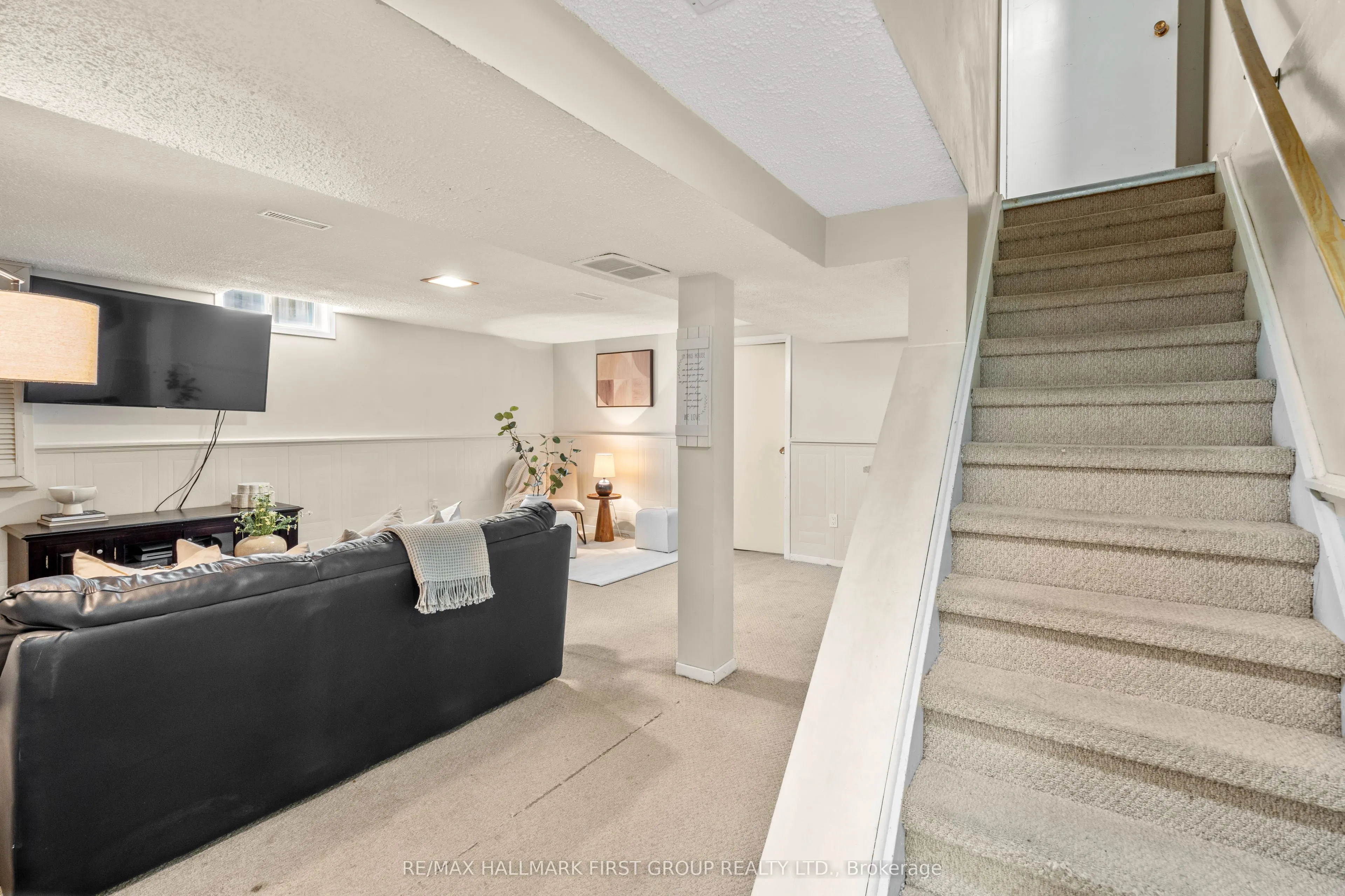 1257 Fenelon Crescent