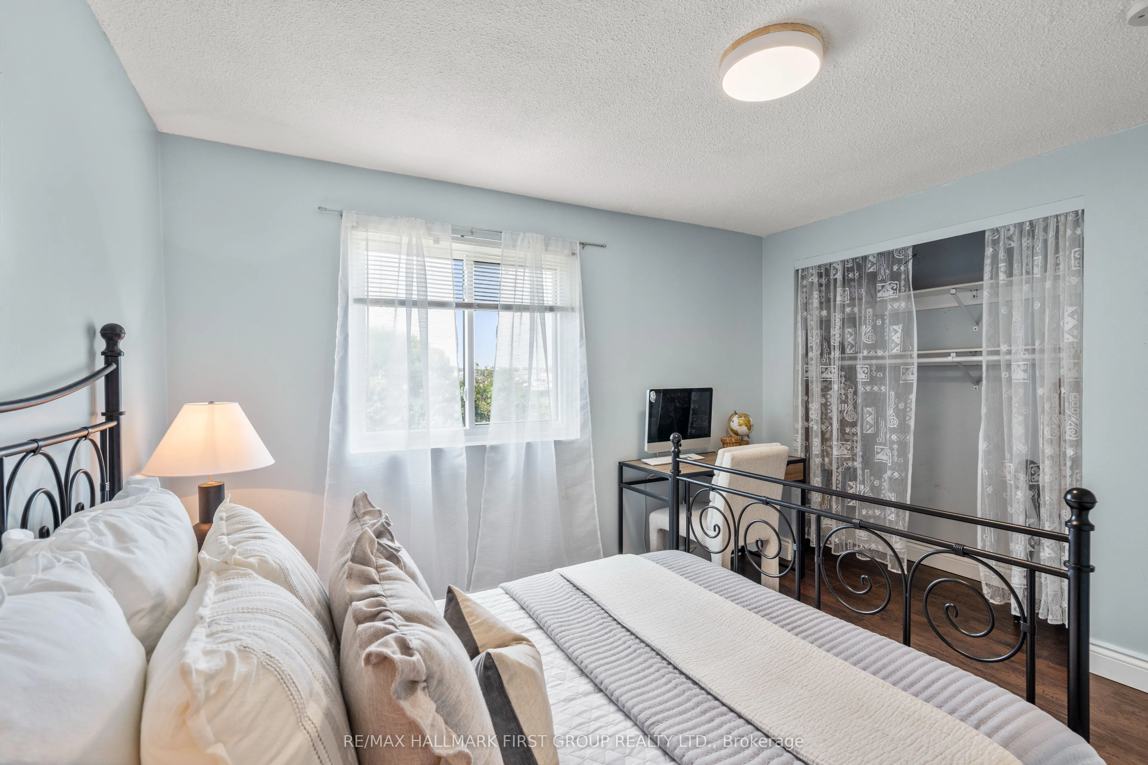 1257 Fenelon Crescent