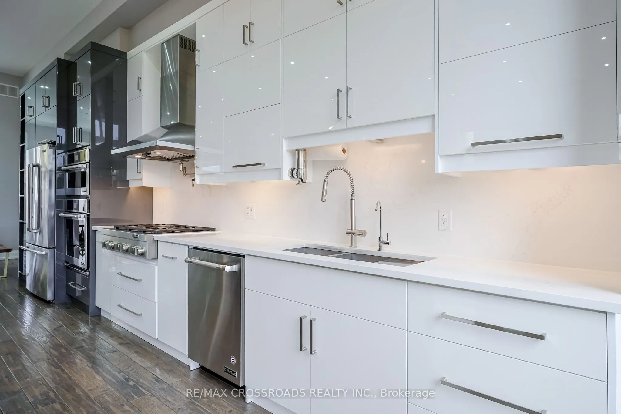 1A Roblin Avenue
