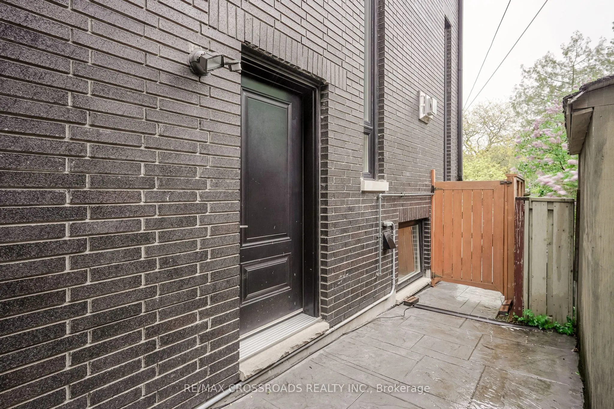 1A Roblin Avenue