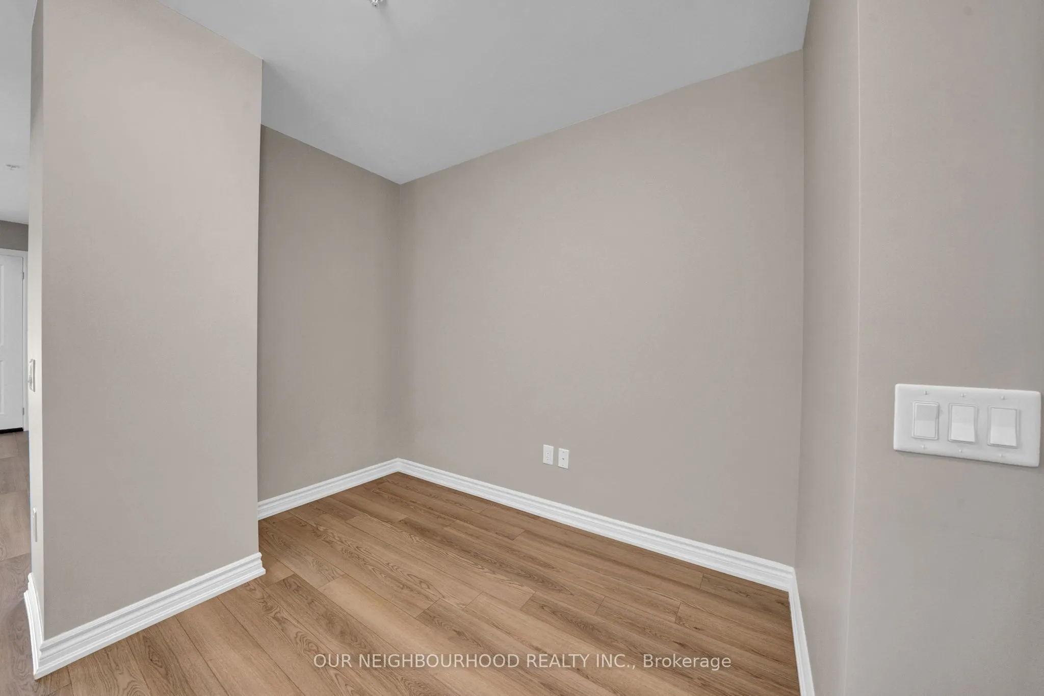 109 King Avenue E, #402