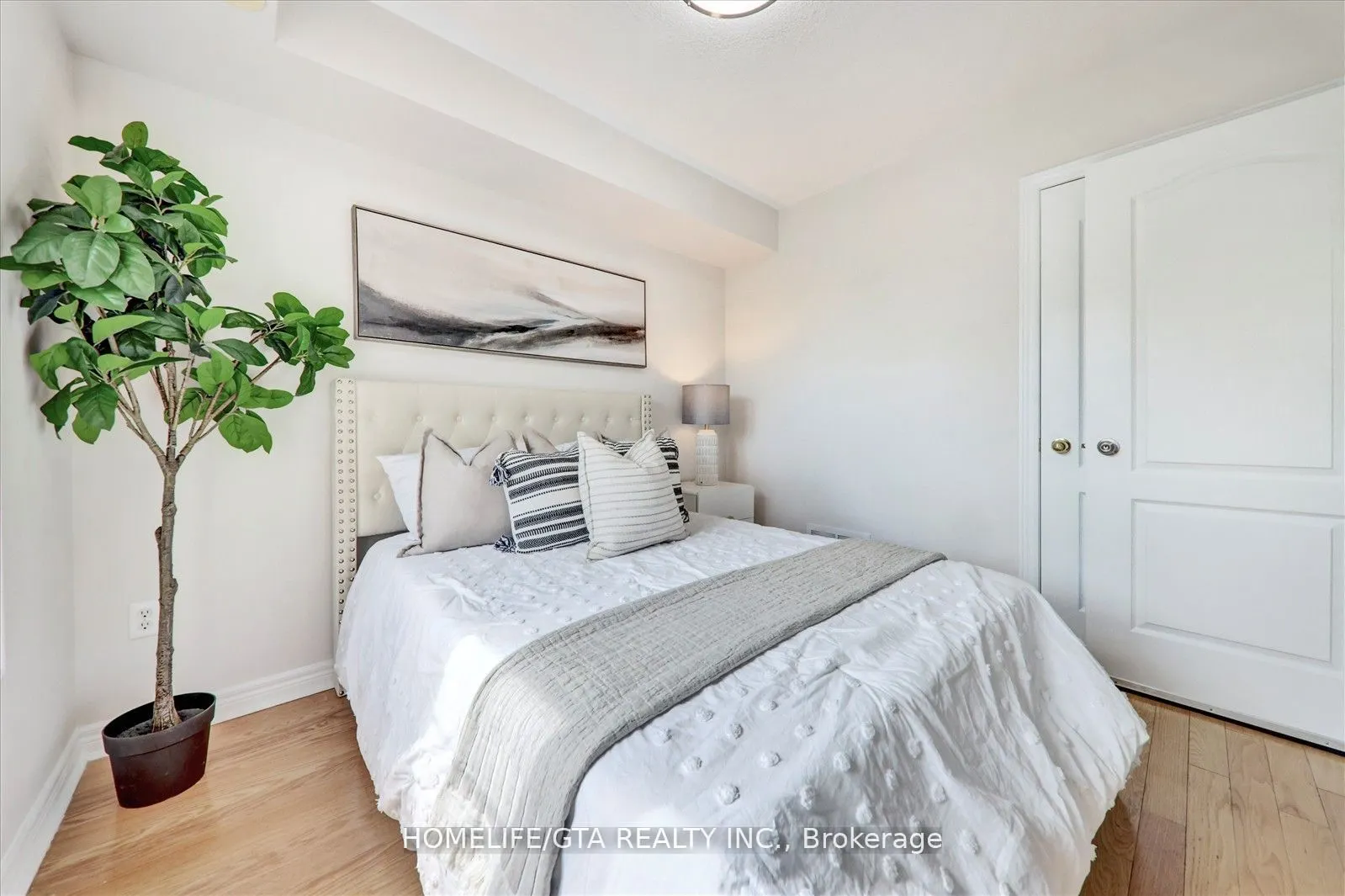 62 Wyper Square