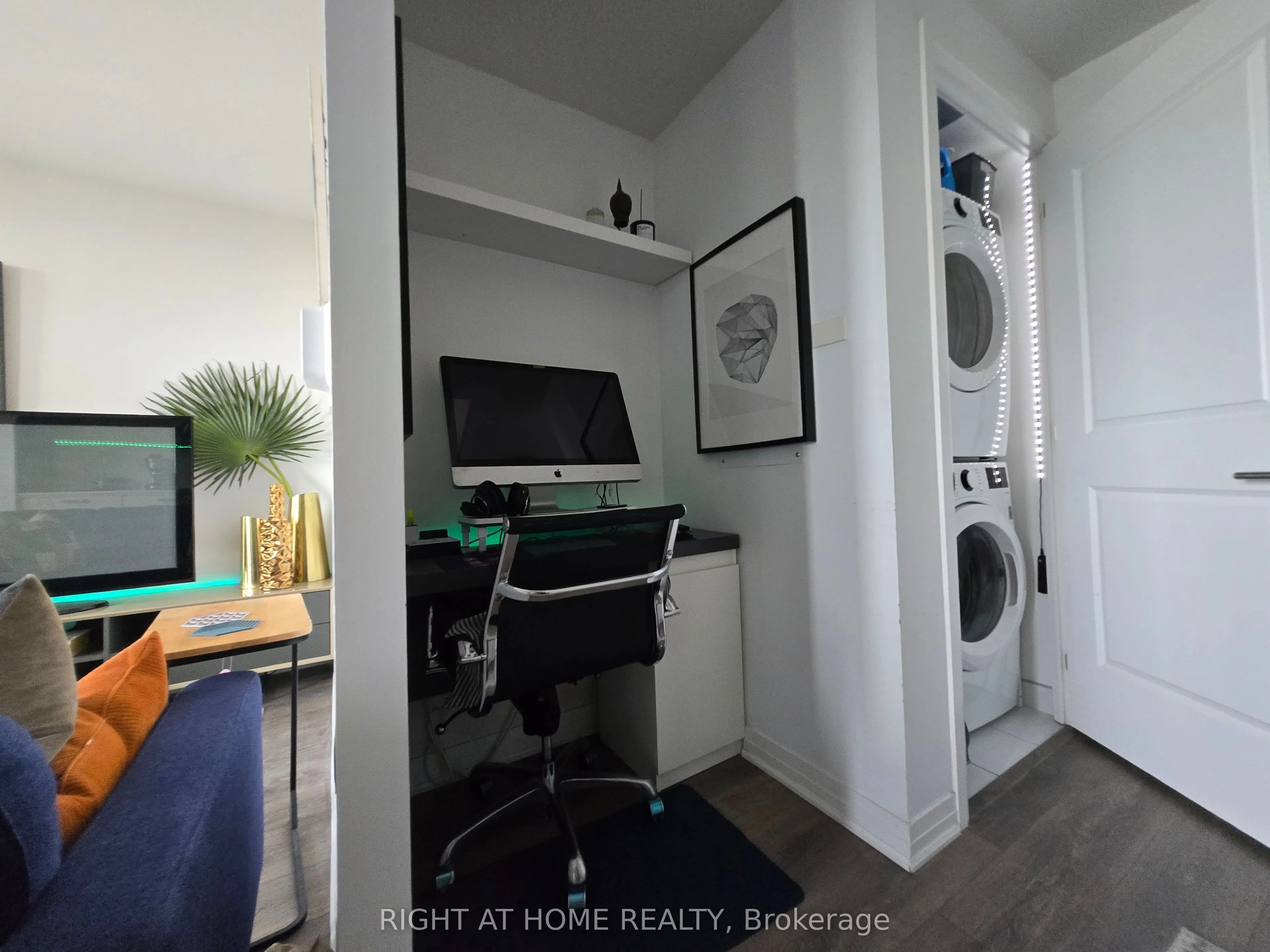 2301 Danforth Avenue E, #715