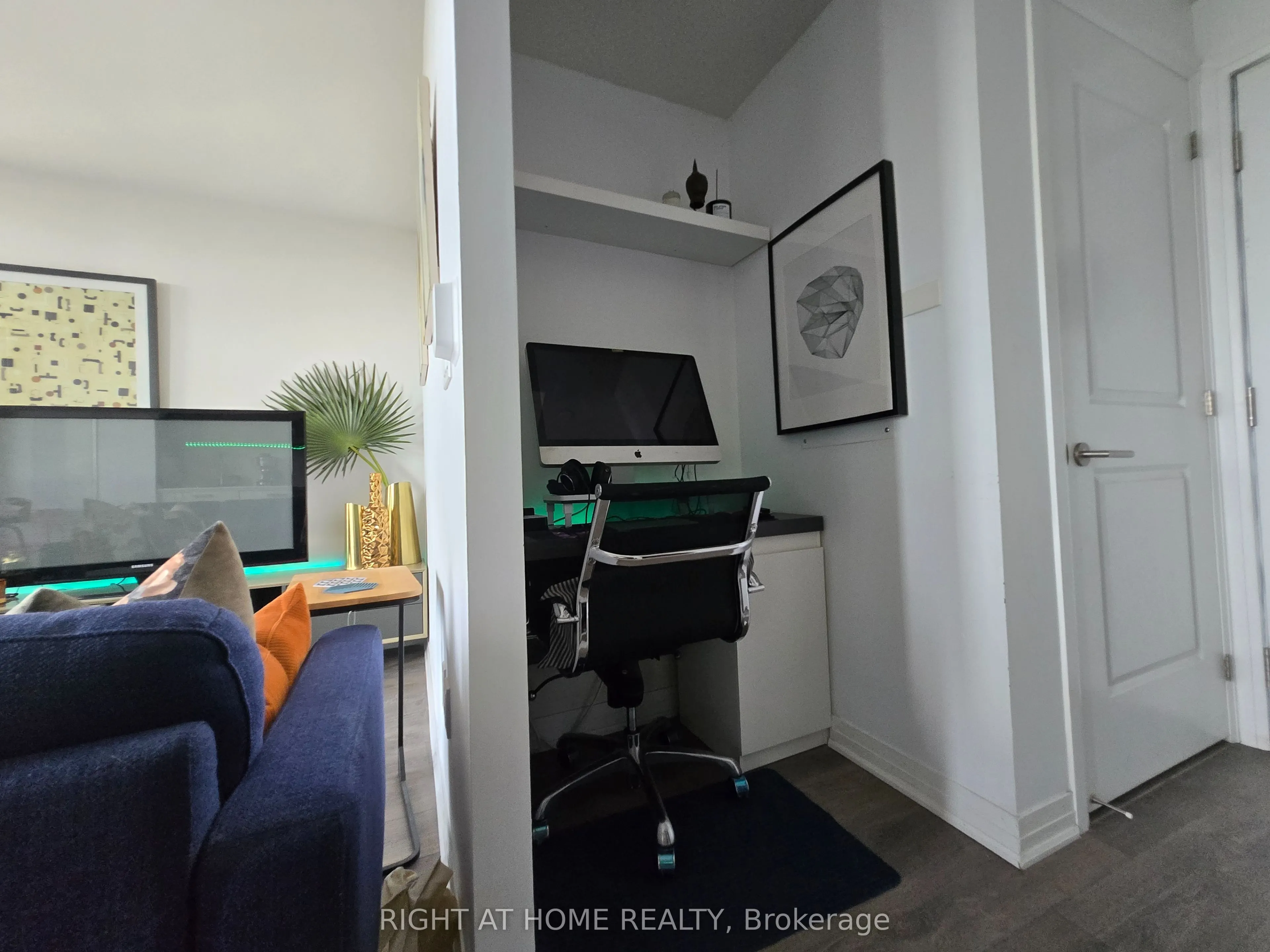 2301 Danforth Avenue E, #715