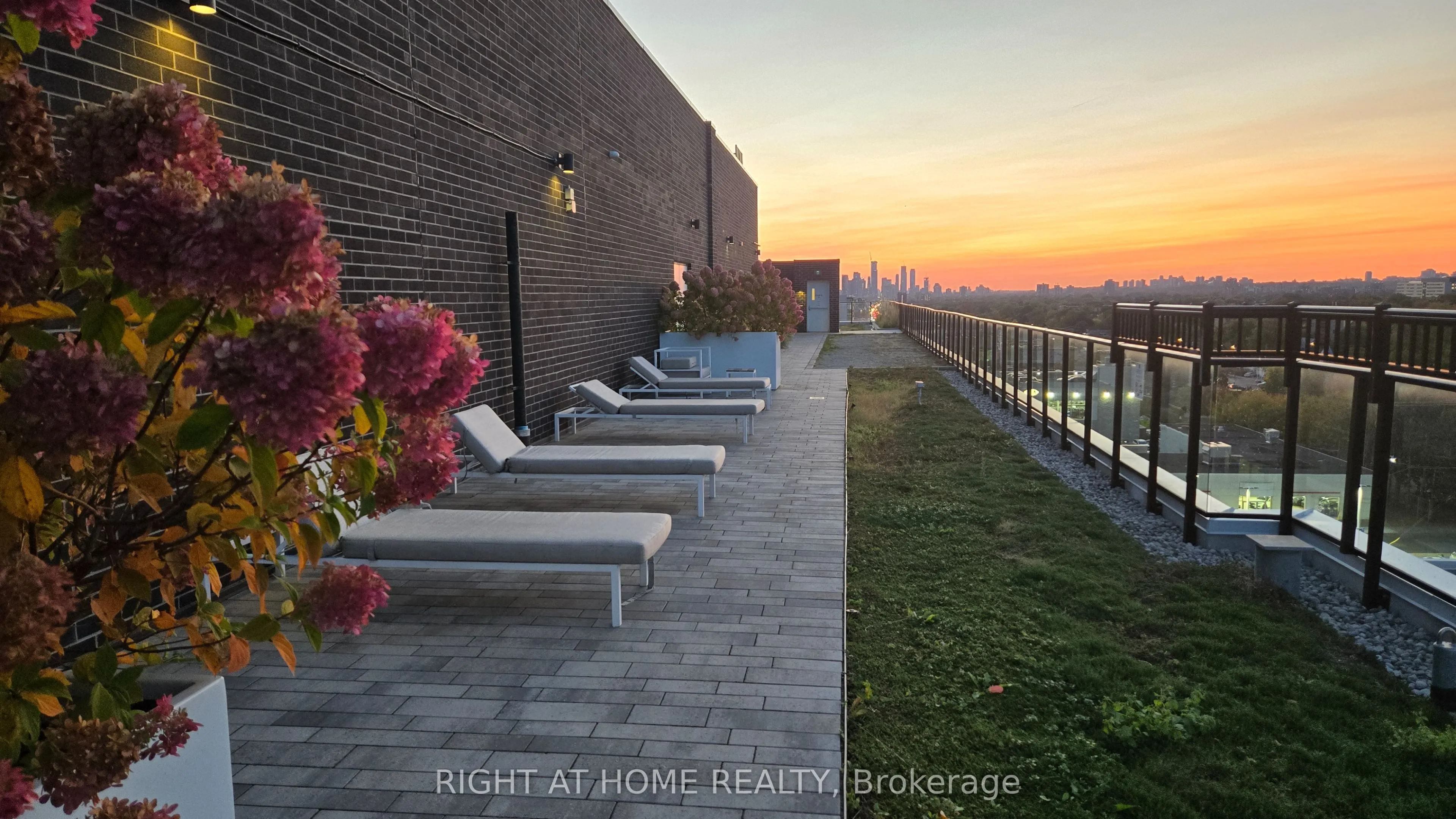 2301 Danforth Avenue E, #715