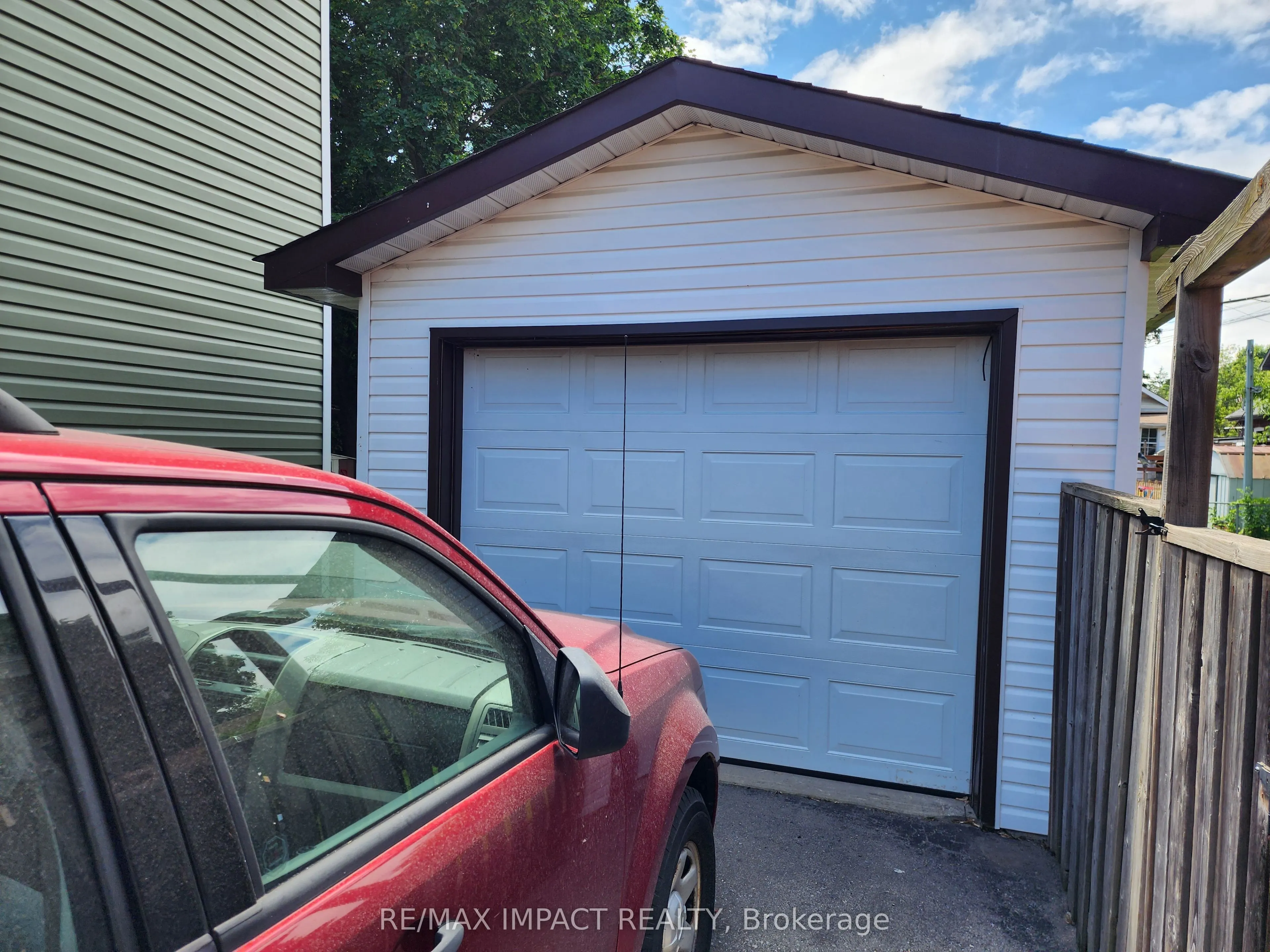 636 CHRISTIE Avenue